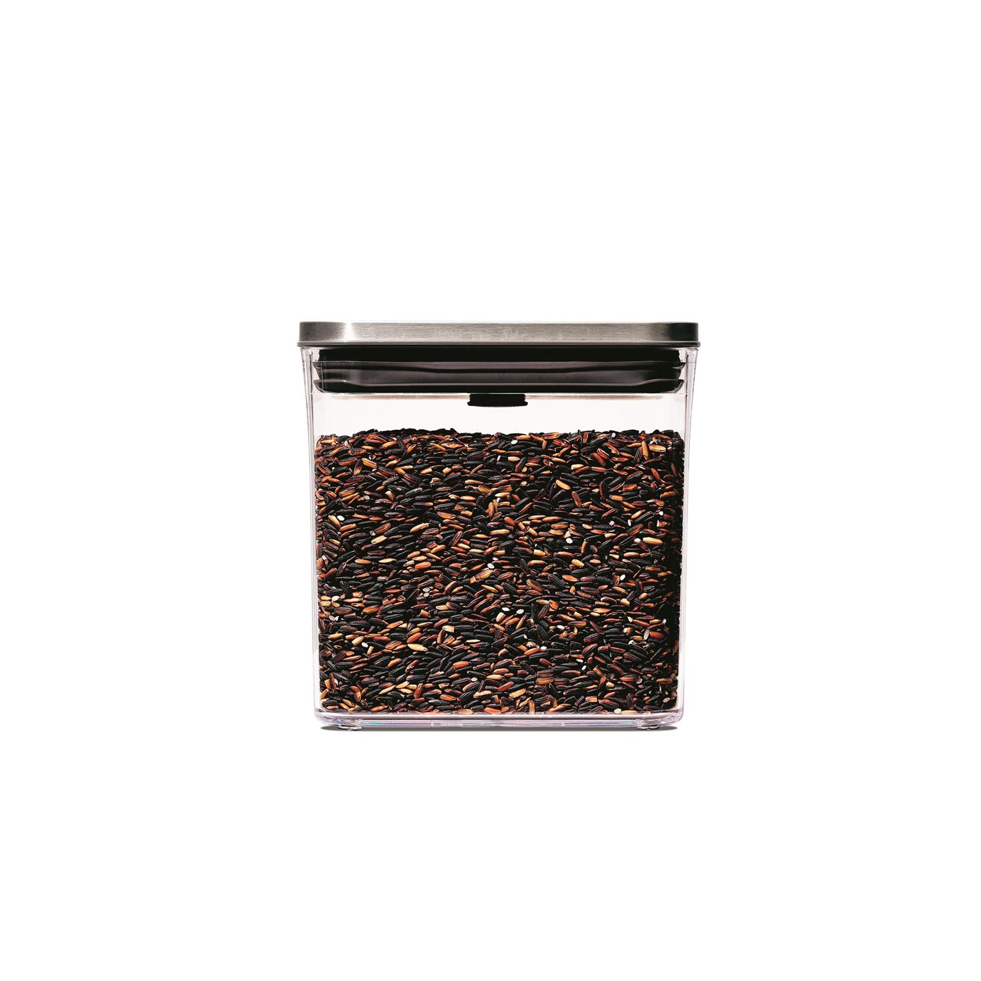 Kleiner 1.6L OXO Good Grips Steel POP Behälter, rechteckig, ideal für die Aufbewahrung von Lebensmitteln, mit luftdichtem Verschluss.