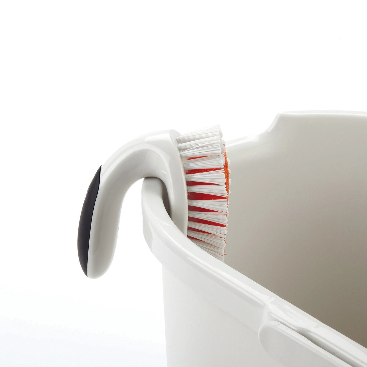 Vielseitige OXO Universalbürste in elegantem Weiß, 12.7x7.6 cm, ideal für effizientes Abwaschen und gründliche Reinigung von Küchenutensilien.