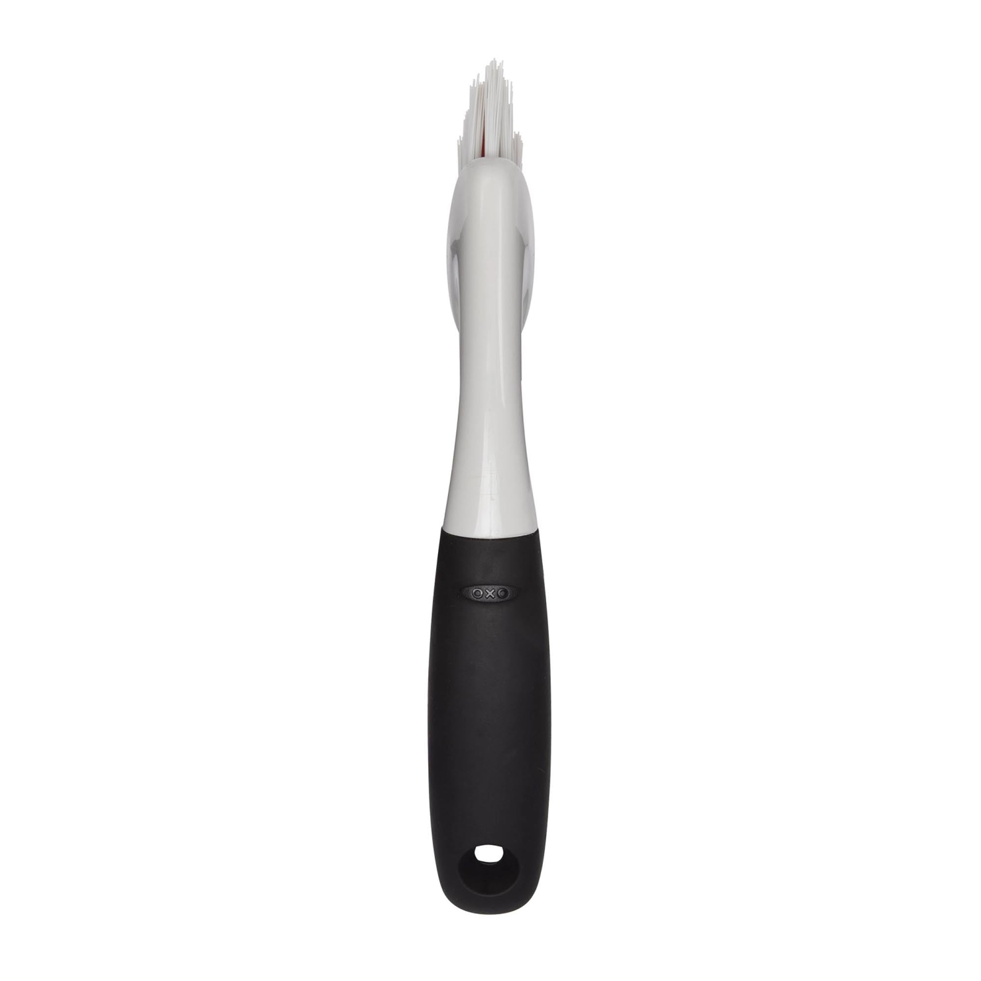 Erleben Sie die OXO Feine Reinigungsbürste für Rillen und Kanten: Ideal für enge Stellen, mit robusten Borsten und ergonomischem Griff für mühelose Reinigung.