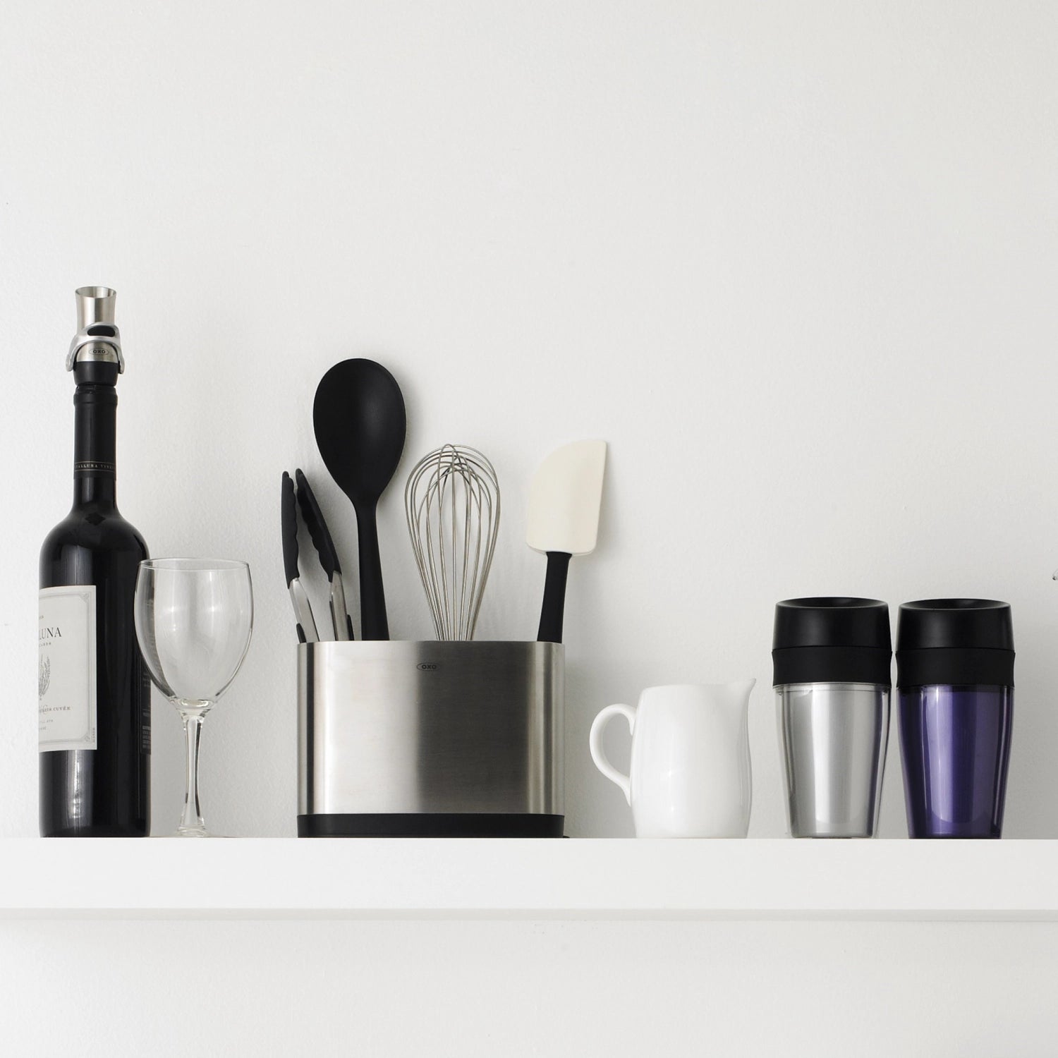 Schneebesen von OXO, 22 cm, ideal zum Schlagen und Mischen, ergonomisches Design für komfortable Handhabung in der Küche.