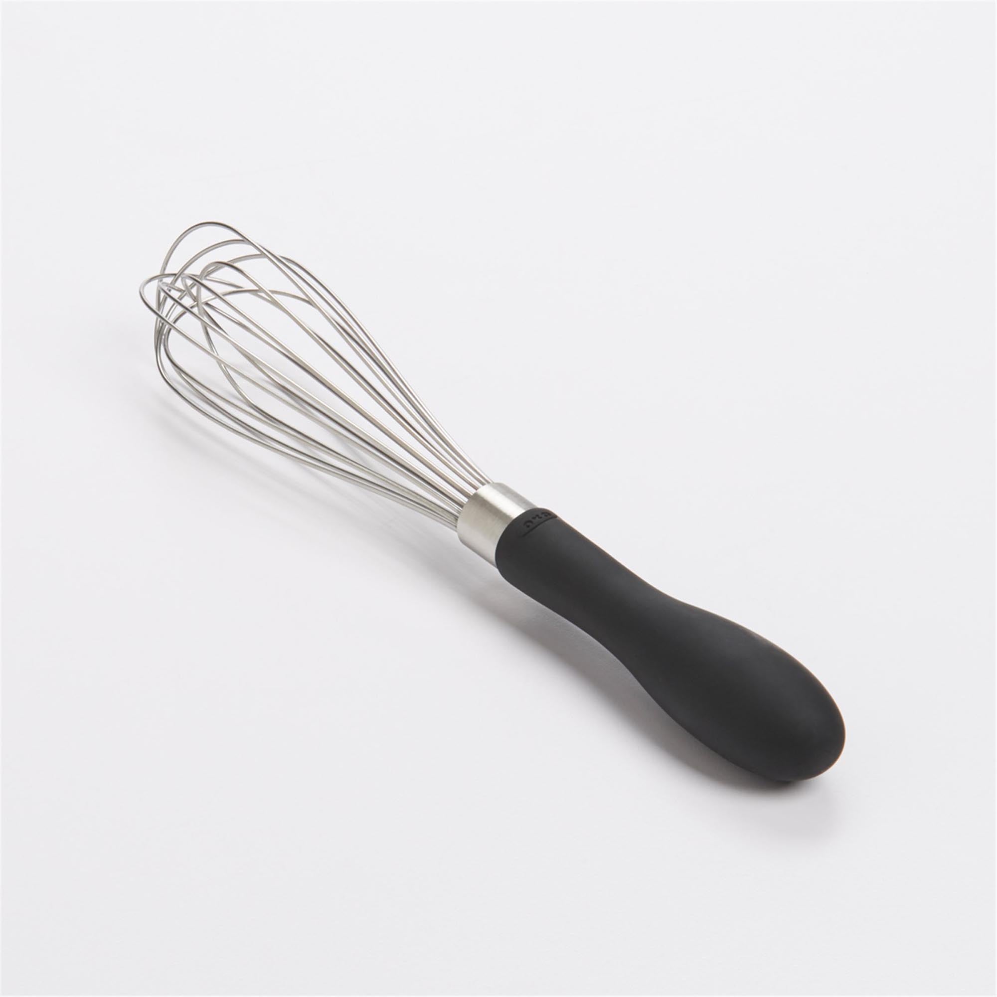 Hochwertiger OXO Schneebesen 22 cm: Ideal zum Schlagen von Zutaten, mit ergonomischem Design und langlebigem Edelstahl. Spülmaschinenfest und rutschfester Griff.