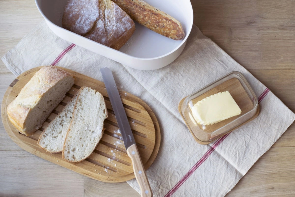 Pebbly Brotkasten m. Schneidebr., Messer, Brotbeutel, Cream in Braun präsentiert im Onlineshop von KAQTU Design AG. Brotsack ist von Pebbly