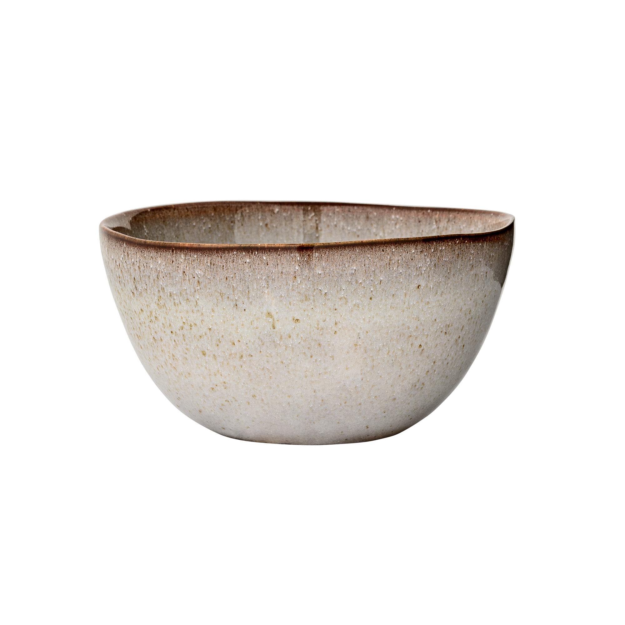 Entdecken Sie die elegante Sandrine Schale von Bloomingville aus hochwertigem Steingut. Ideal für Salate, Pasta und Obst, pflegeleicht und stilvoll.