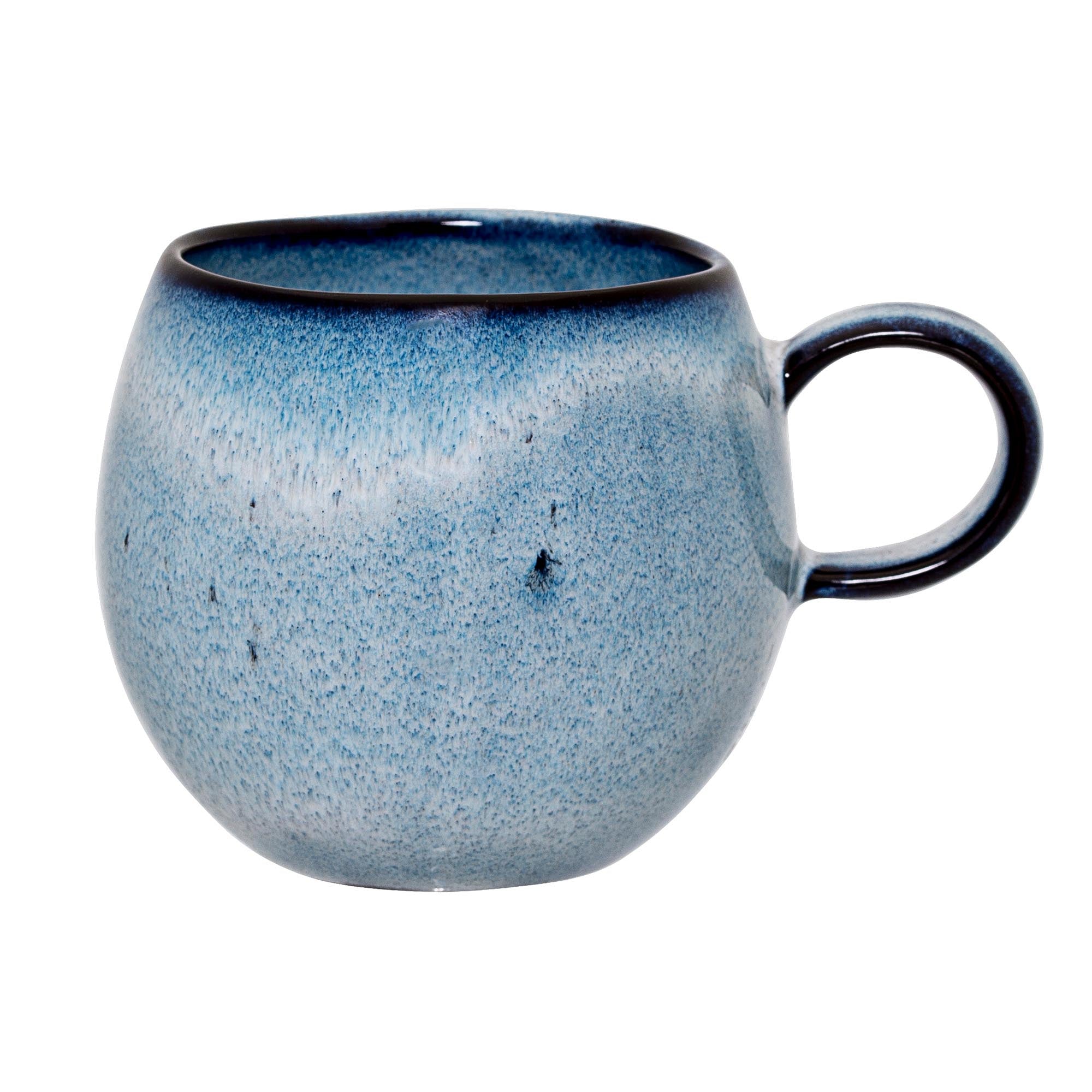 Sandrine Tasse, Blau, Steingut in Blue präsentiert im Onlineshop von KAQTU Design AG. Tasse ist von Bloomingville