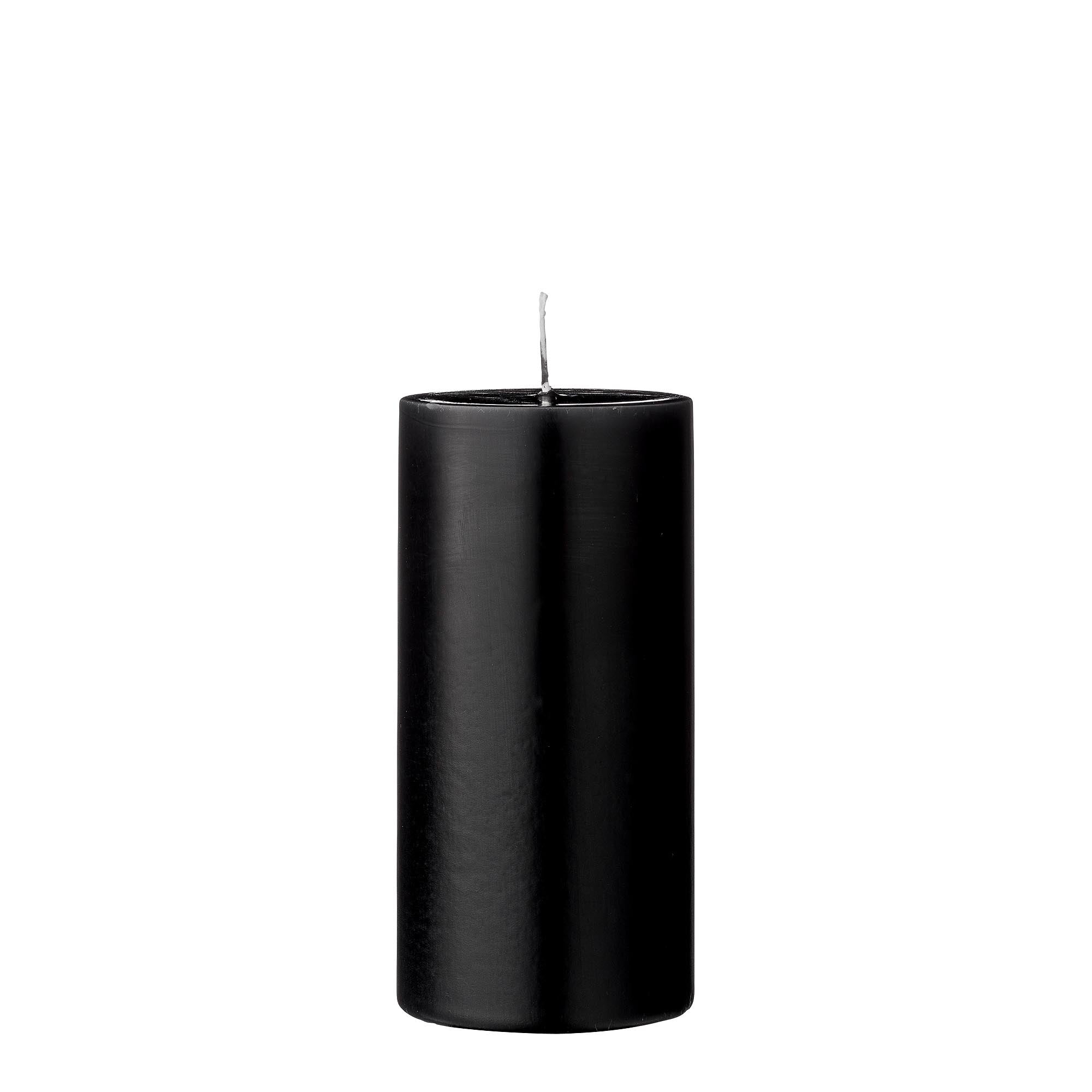 Entdecke die elegante Anja Kerze in Schwarz von Bloomingville. Hochwertiges Paraffin sorgt für saubere, langanhaltende Brenneigenschaften. Ideal für jeden Raum!