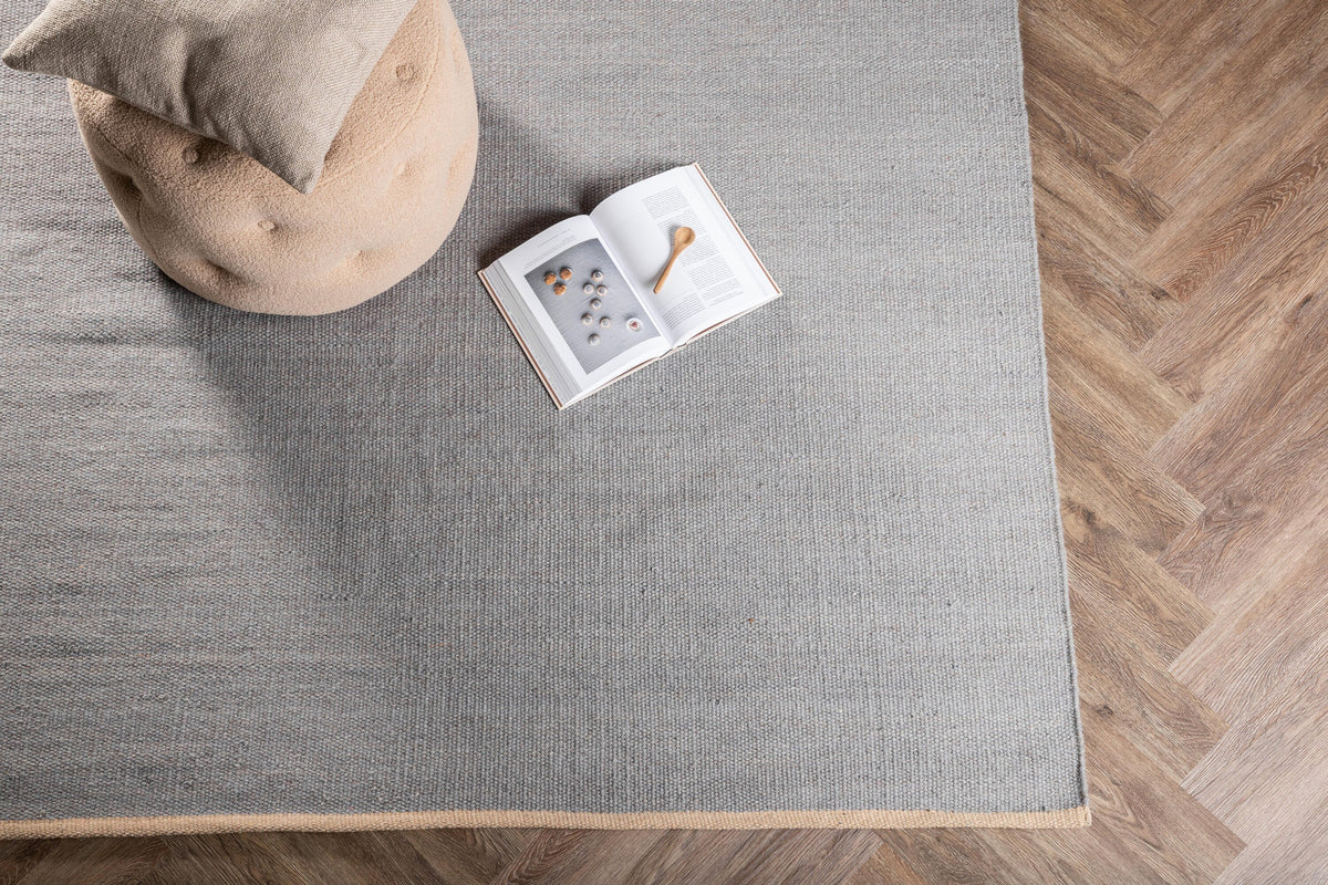 Jaipur Teppich in Hellgrau präsentiert im Onlineshop von KAQTU Design AG. Teppich ist von Venture Home