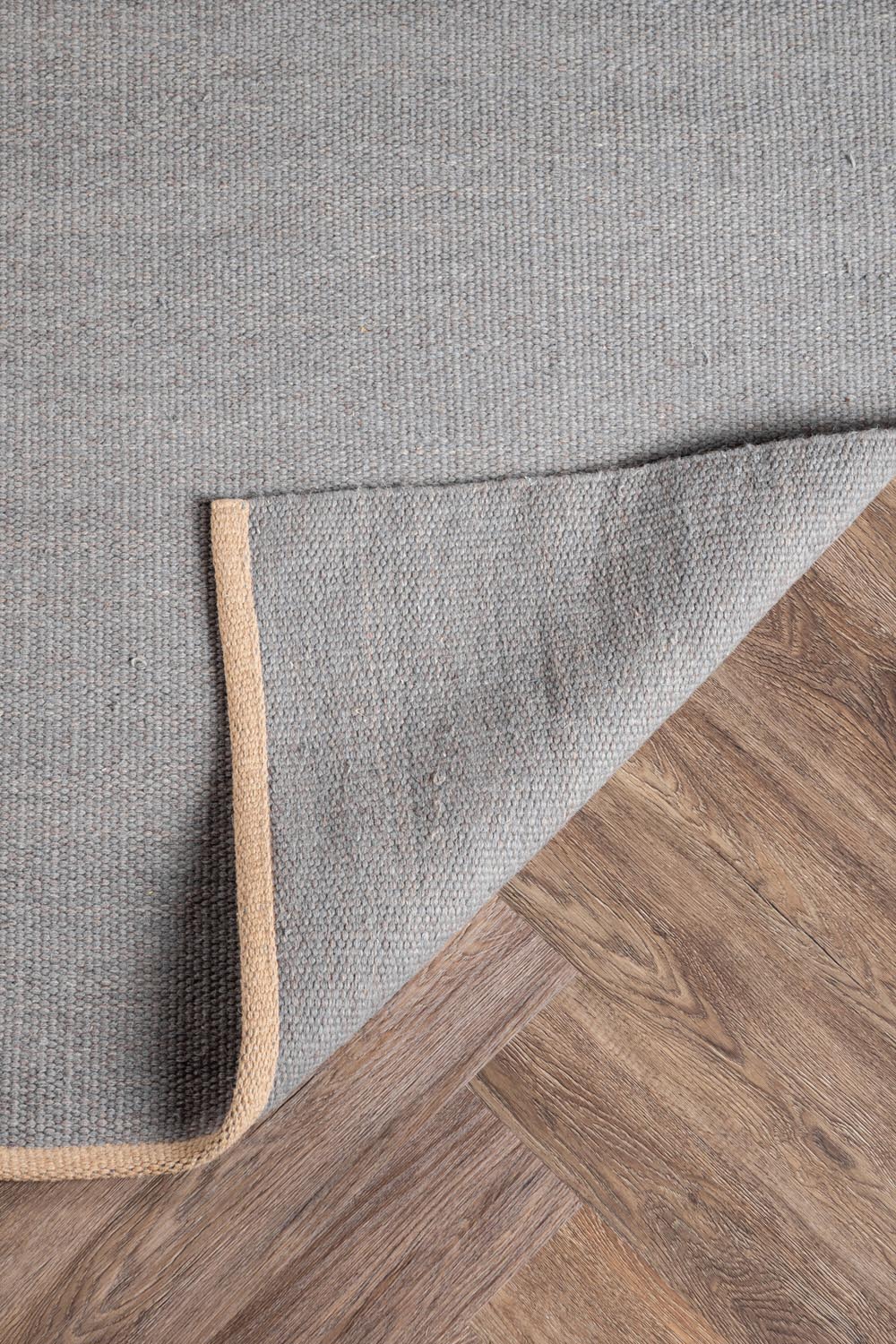 Jaipur Teppich in Hellgrau präsentiert im Onlineshop von KAQTU Design AG. Teppich ist von Venture Home