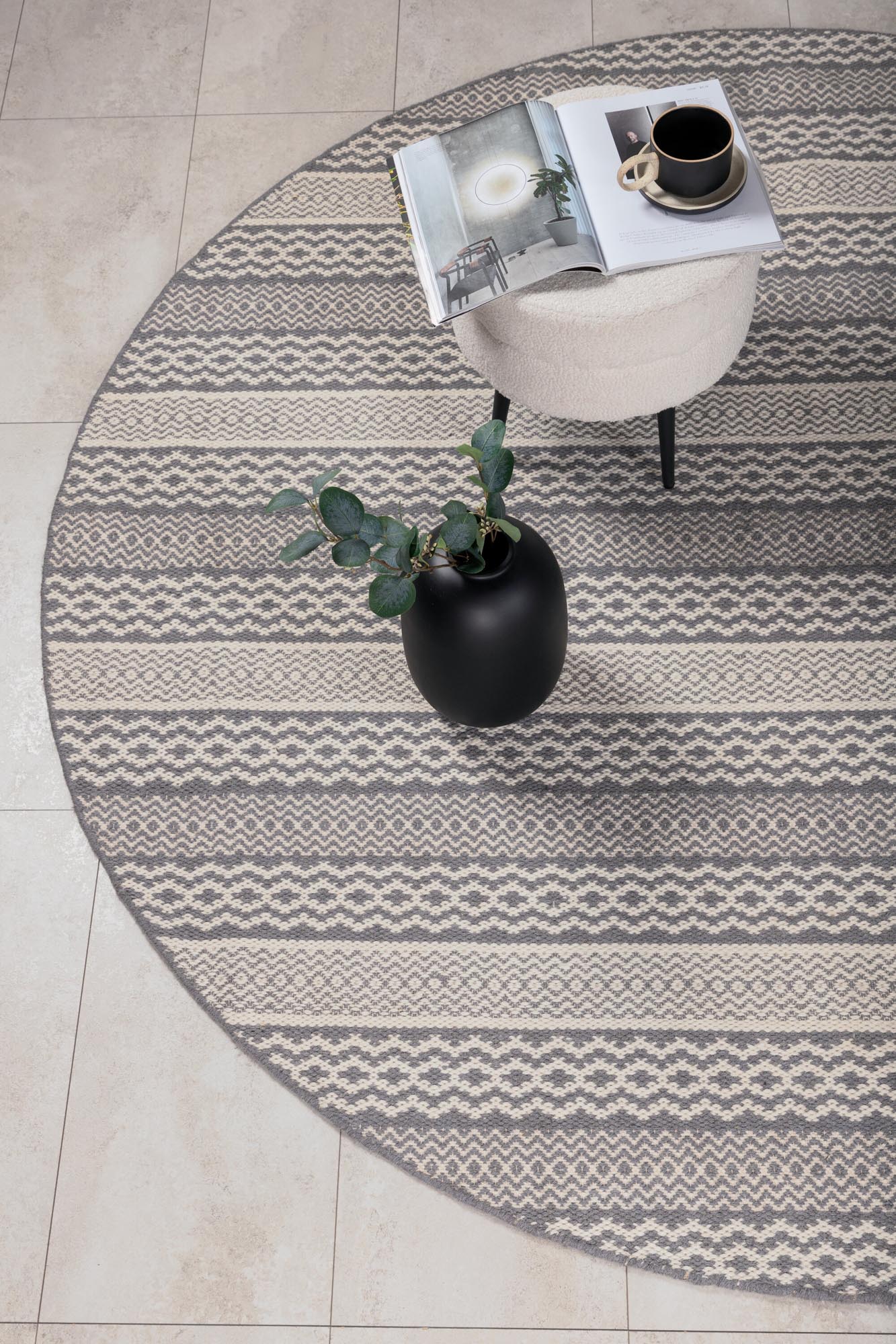 Sishu Teppich in Hellgrau präsentiert im Onlineshop von KAQTU Design AG. Teppich ist von Venture Home