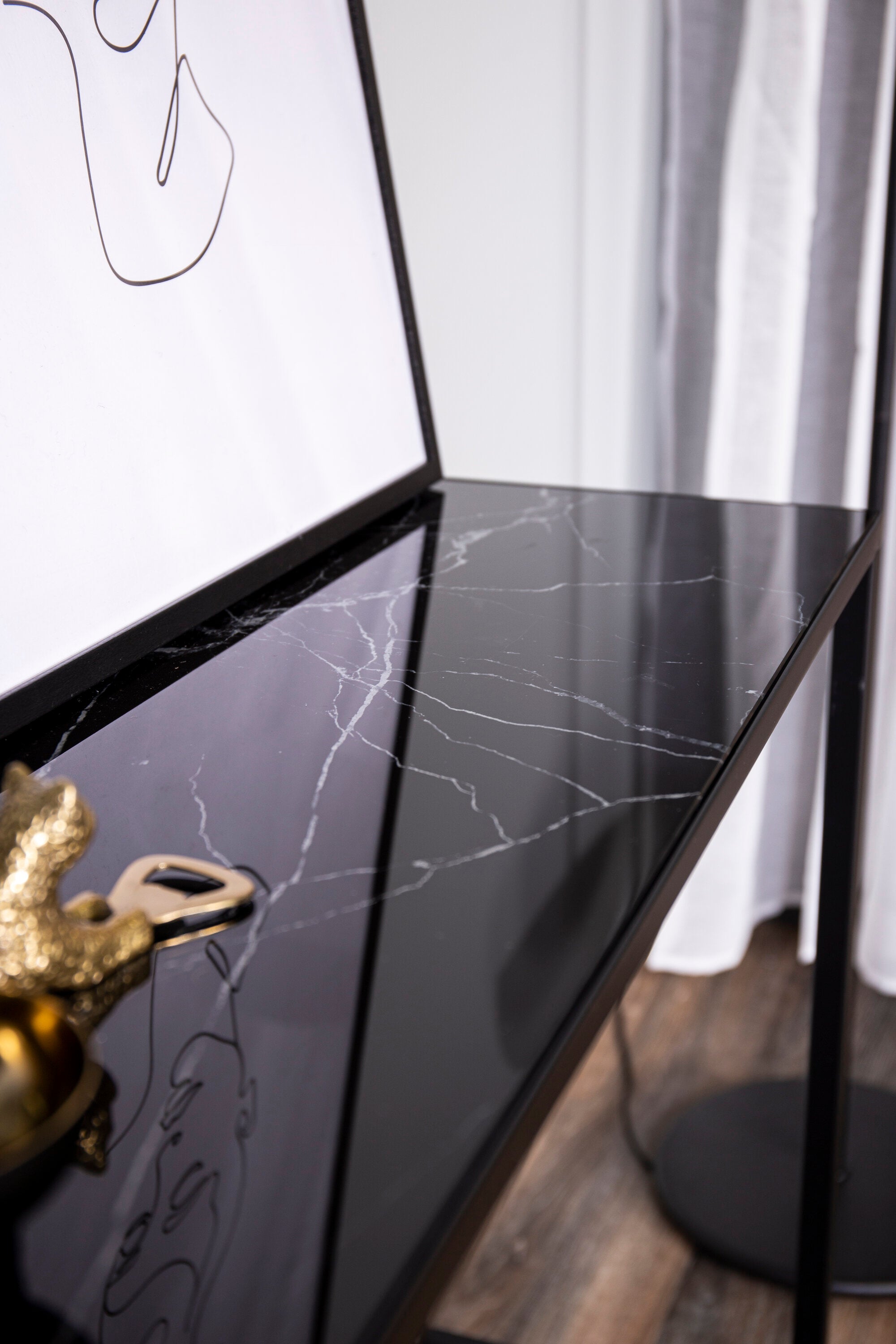 Dipp Beistelltisch in Schwarz/Gold präsentiert im Onlineshop von KAQTU Design AG. Beistelltisch ist von Venture Home