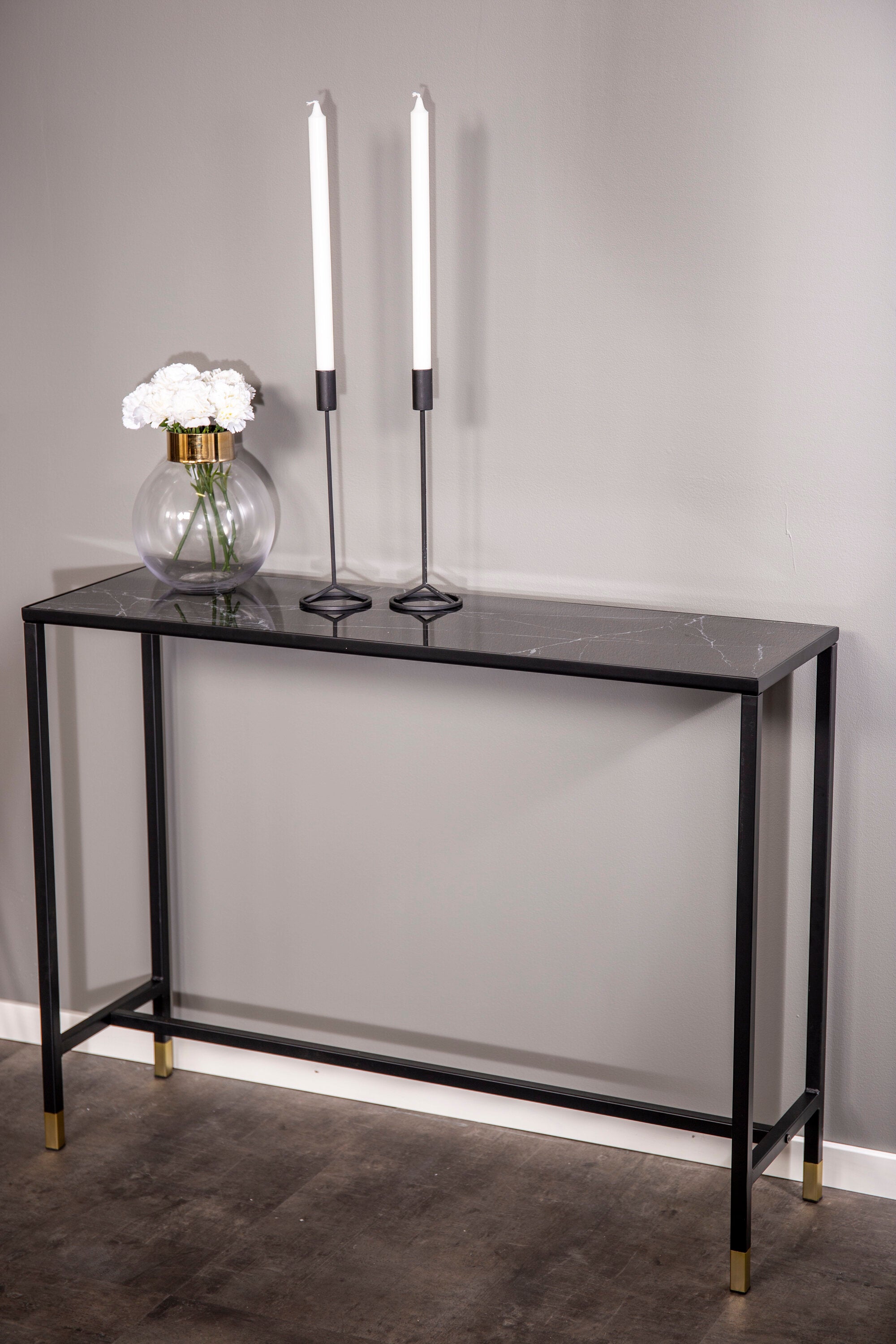 Dipp Beistelltisch in Schwarz/Gold präsentiert im Onlineshop von KAQTU Design AG. Beistelltisch ist von Venture Home