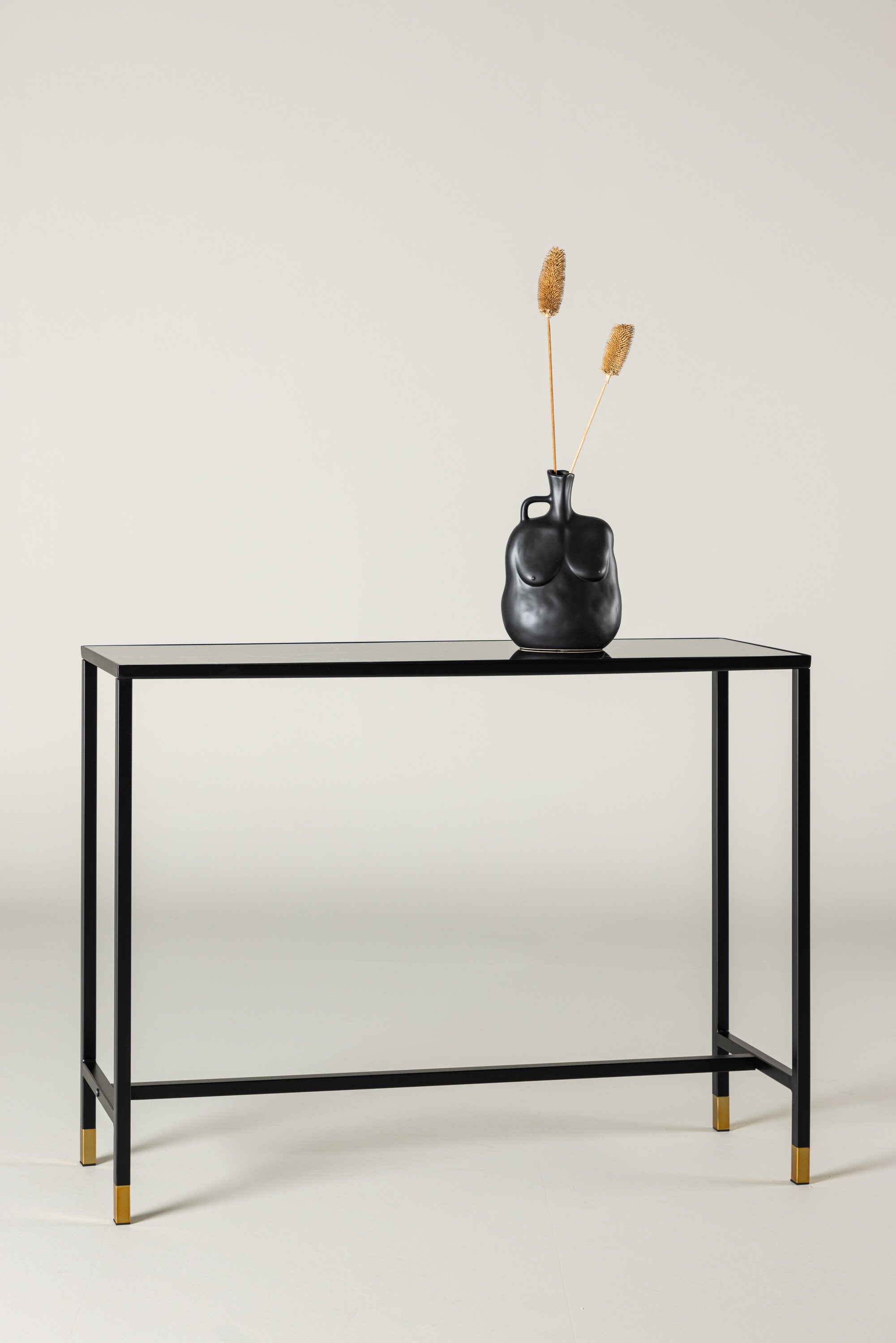 Dipp Beistelltisch in Schwarz/Gold präsentiert im Onlineshop von KAQTU Design AG. Beistelltisch ist von Venture Home