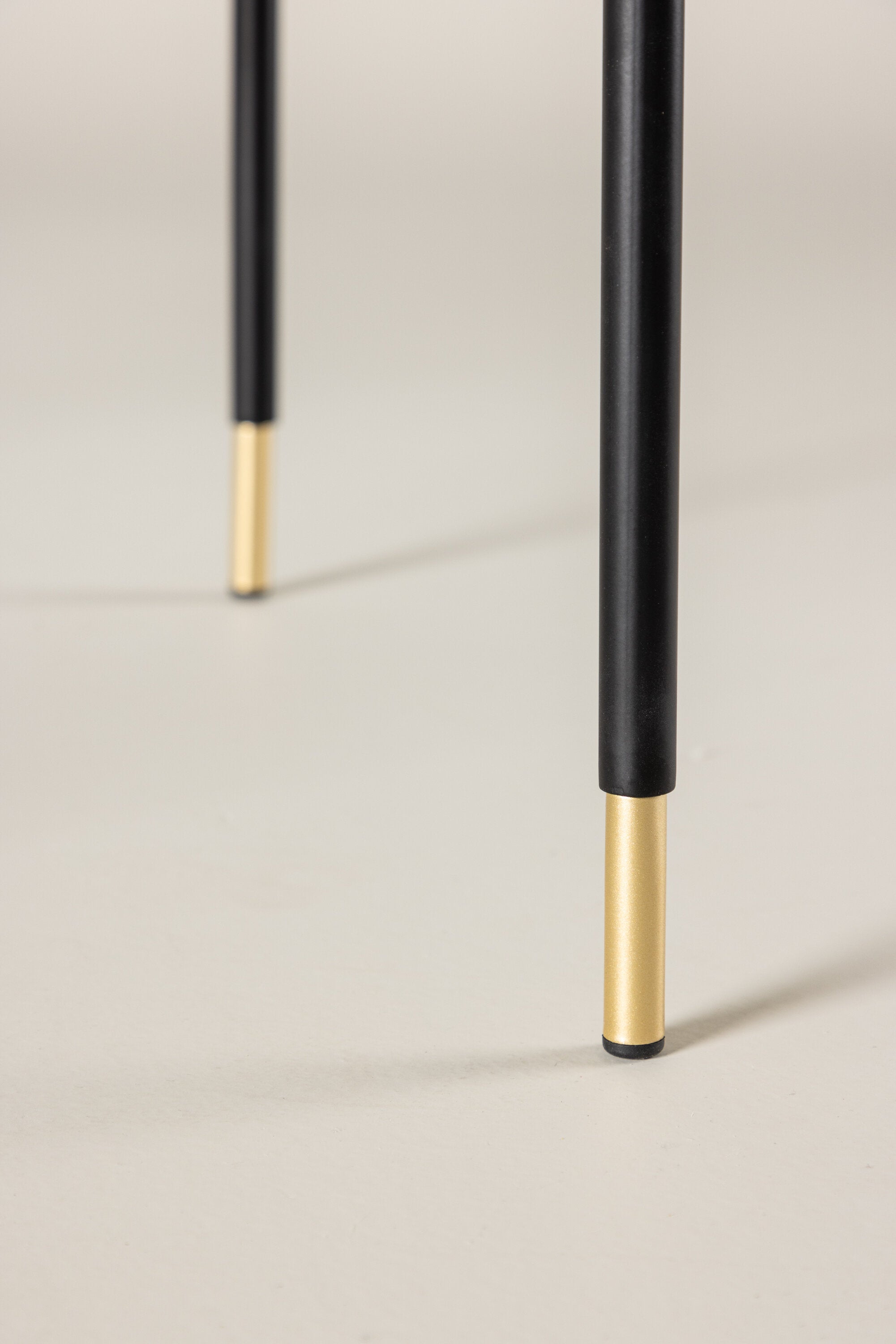 Bubbles Beistelltisch in Gold präsentiert im Onlineshop von KAQTU Design AG. Beistelltisch ist von Venture Home