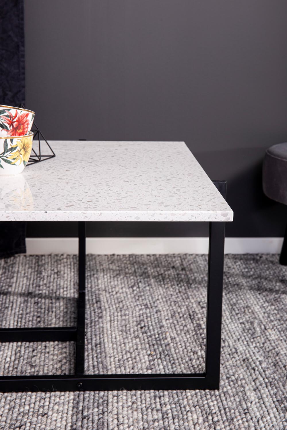 Hybrid Coffee Tisch in Weiss präsentiert im Onlineshop von KAQTU Design AG. Beistelltisch ist von Venture Home
