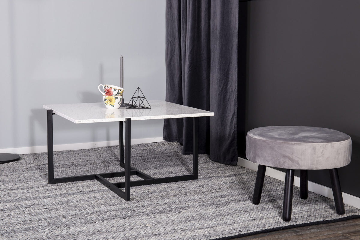 Beistelltisch Hybrid Coffee Tisch von Venture Home mit weisser Terrazzo-Tischplatte und schwarzem Stahlgestell, quadratische Form, freistehend.