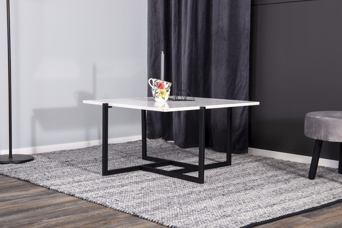 Beistelltisch Hybrid Coffee Tisch von Venture Home mit weisser Terrazzo-Tischplatte und schwarzem Stahlgestell, quadratische Form, freistehend.