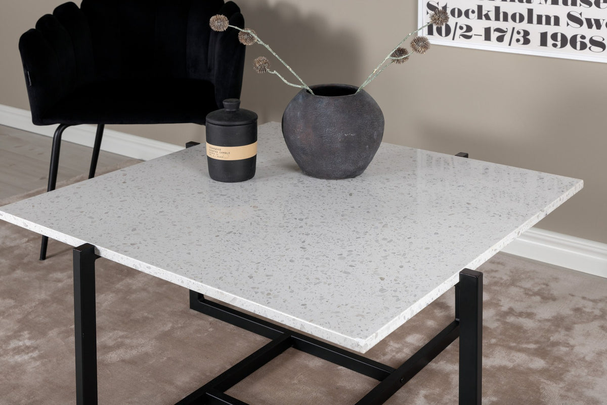 Beistelltisch Hybrid Coffee Tisch von Venture Home mit weisser Terrazzo-Tischplatte und schwarzem Stahlgestell, quadratische Form, freistehend.
