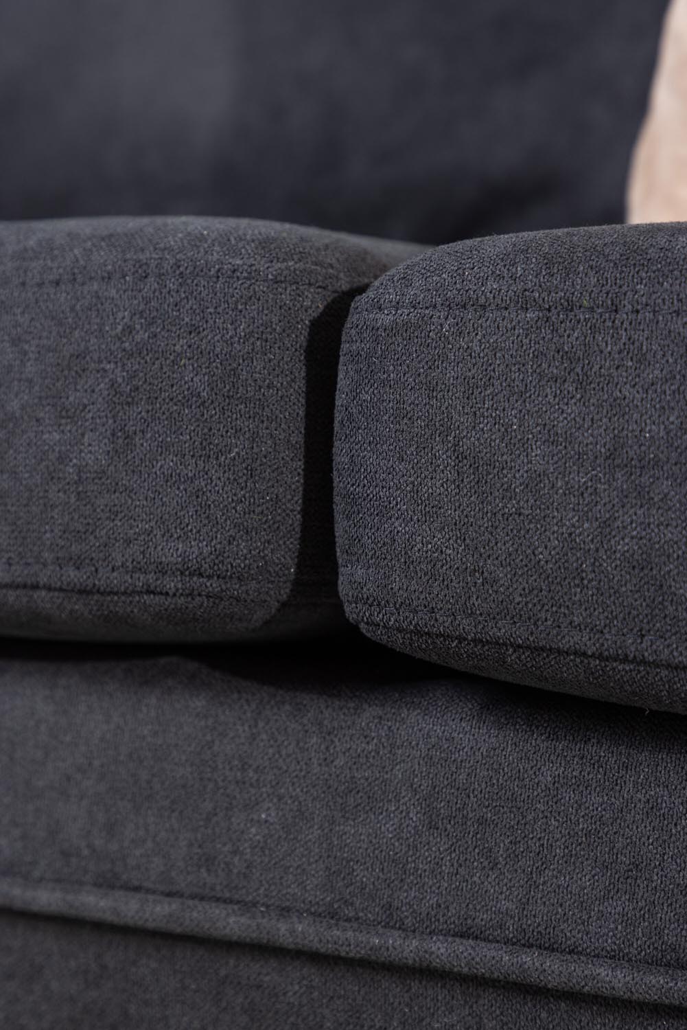 Boom Sofa in Schwarz/Schwarz präsentiert im Onlineshop von KAQTU Design AG. 3er Sofa ist von Venture Home