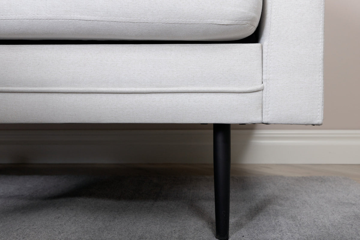 Boom Sofa in Beige/Schwarz präsentiert im Onlineshop von KAQTU Design AG. 3er Sofa ist von Venture Home