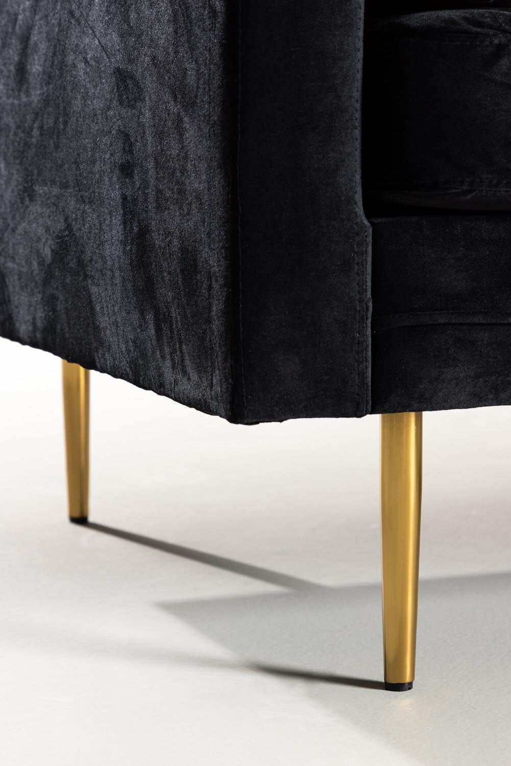 Boom Sofa in Schwarz präsentiert im Onlineshop von KAQTU Design AG. 3er Sofa ist von Venture Home