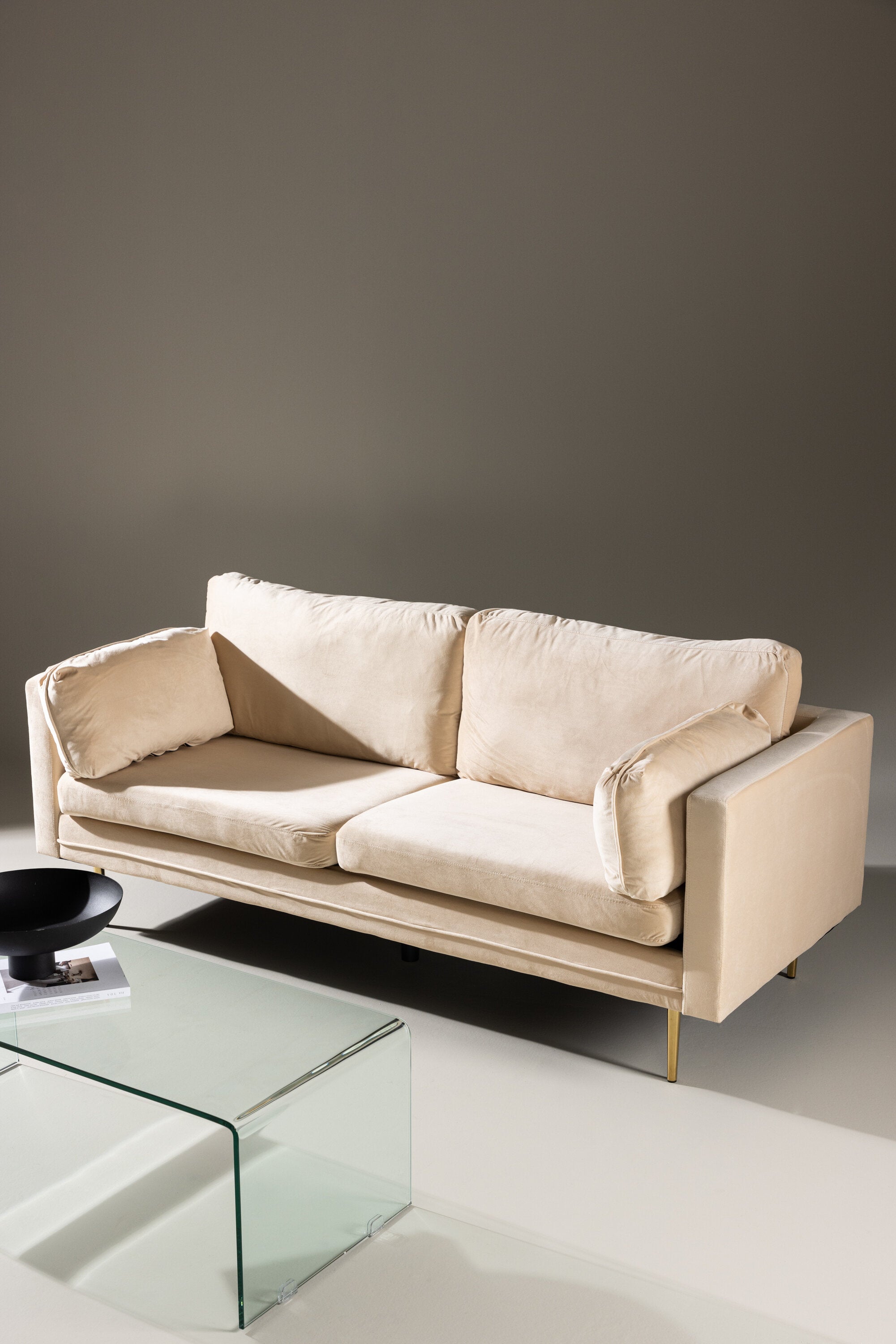 Boom Sofa in Creme präsentiert im Onlineshop von KAQTU Design AG. 3er Sofa ist von Venture Home
