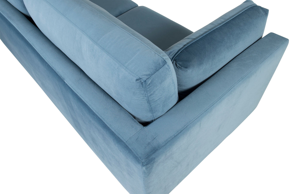 Boom Sofa in Blau präsentiert im Onlineshop von KAQTU Design AG. 3er Sofa ist von Venture Home