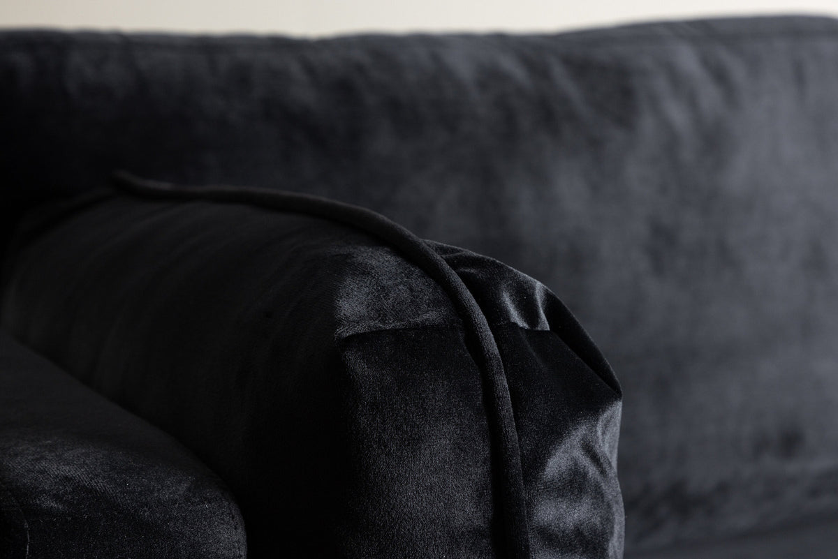Boom Sessel in Schwarz präsentiert im Onlineshop von KAQTU Design AG. Sessel mit Armlehnen ist von Venture Home
