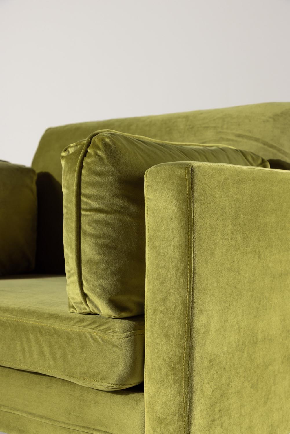 Boom Sessel in Grün präsentiert im Onlineshop von KAQTU Design AG. Sessel mit Armlehnen ist von Venture Home