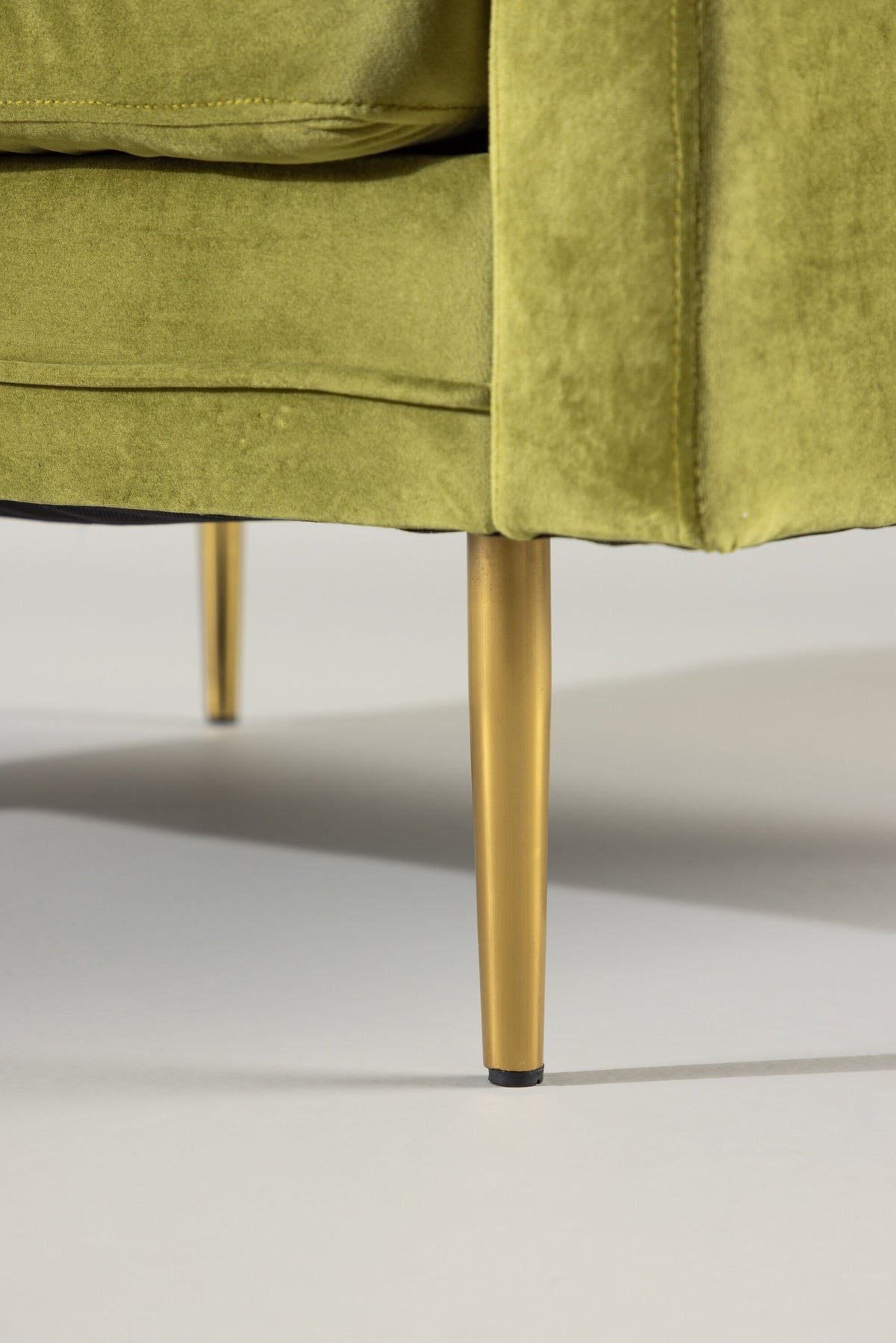 Boom Sessel in Grün präsentiert im Onlineshop von KAQTU Design AG. Sessel mit Armlehnen ist von Venture Home