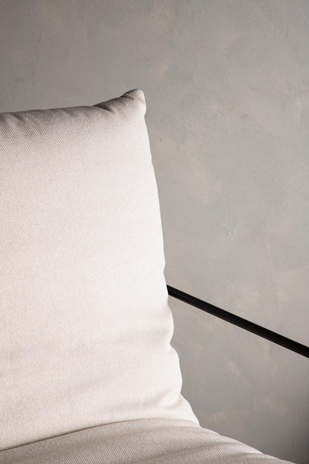 Sedalia Sessel in Weiss präsentiert im Onlineshop von KAQTU Design AG. Sessel mit Armlehnen ist von Venture Home
