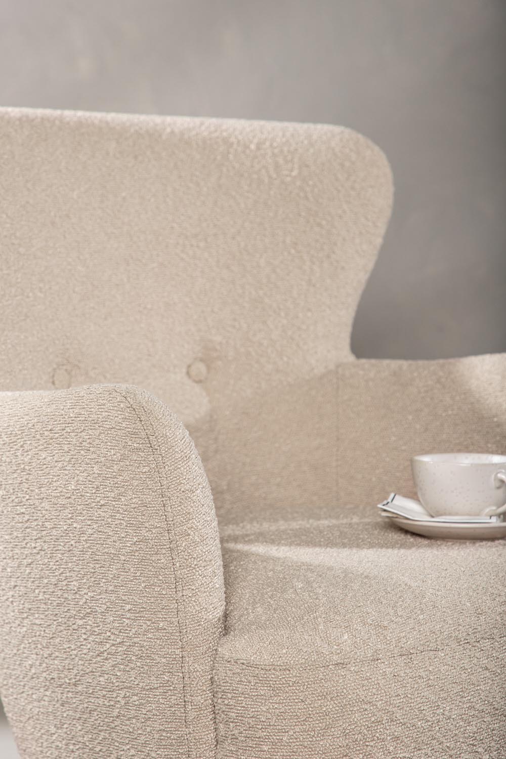 Lincoln Sessel in Beige präsentiert im Onlineshop von KAQTU Design AG. Sessel mit Armlehnen ist von Venture Home