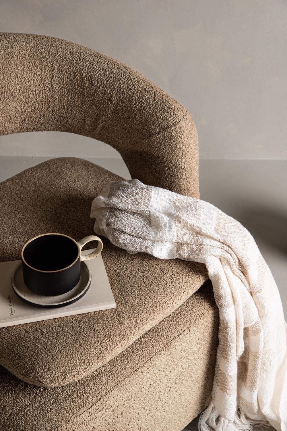 Laurel Sessel in Beige präsentiert im Onlineshop von KAQTU Design AG. Sessel mit Armlehnen ist von Venture Home