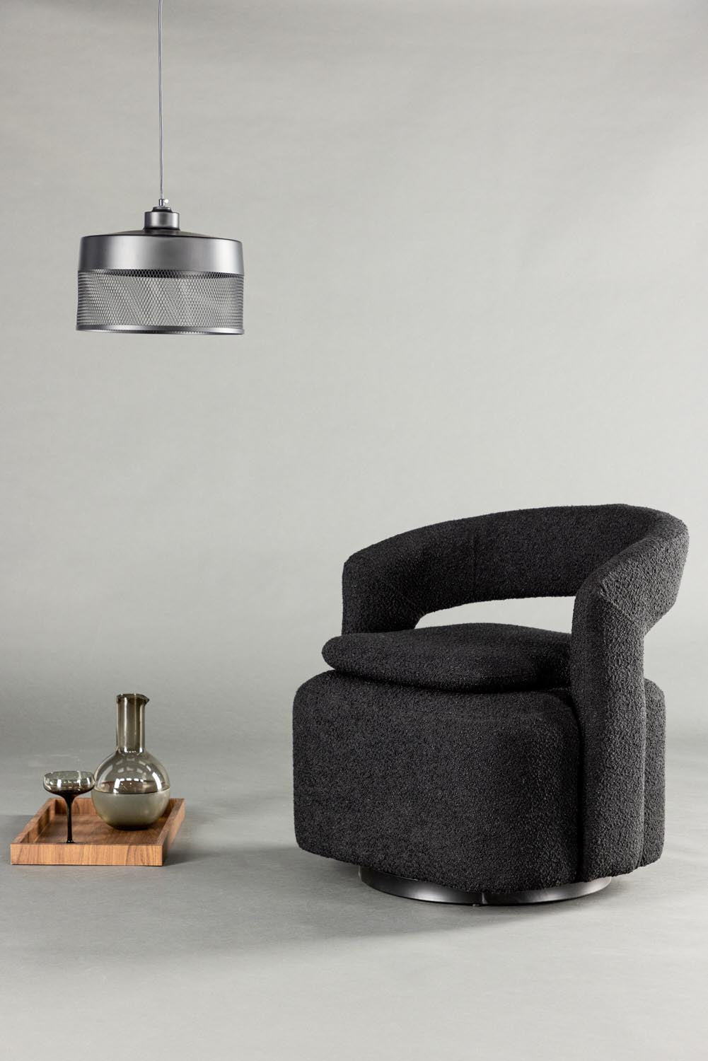 Laurel Sessel in Schwarz präsentiert im Onlineshop von KAQTU Design AG. Sessel mit Armlehnen ist von Venture Home