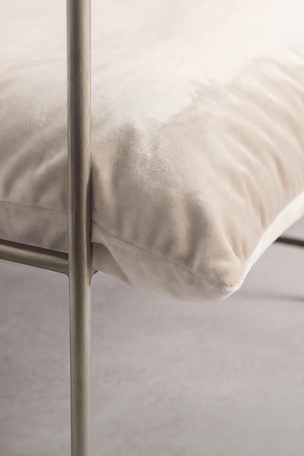 Sedalia Ohrensessel in Beige präsentiert im Onlineshop von KAQTU Design AG. Sessel mit Armlehnen ist von Venture Home