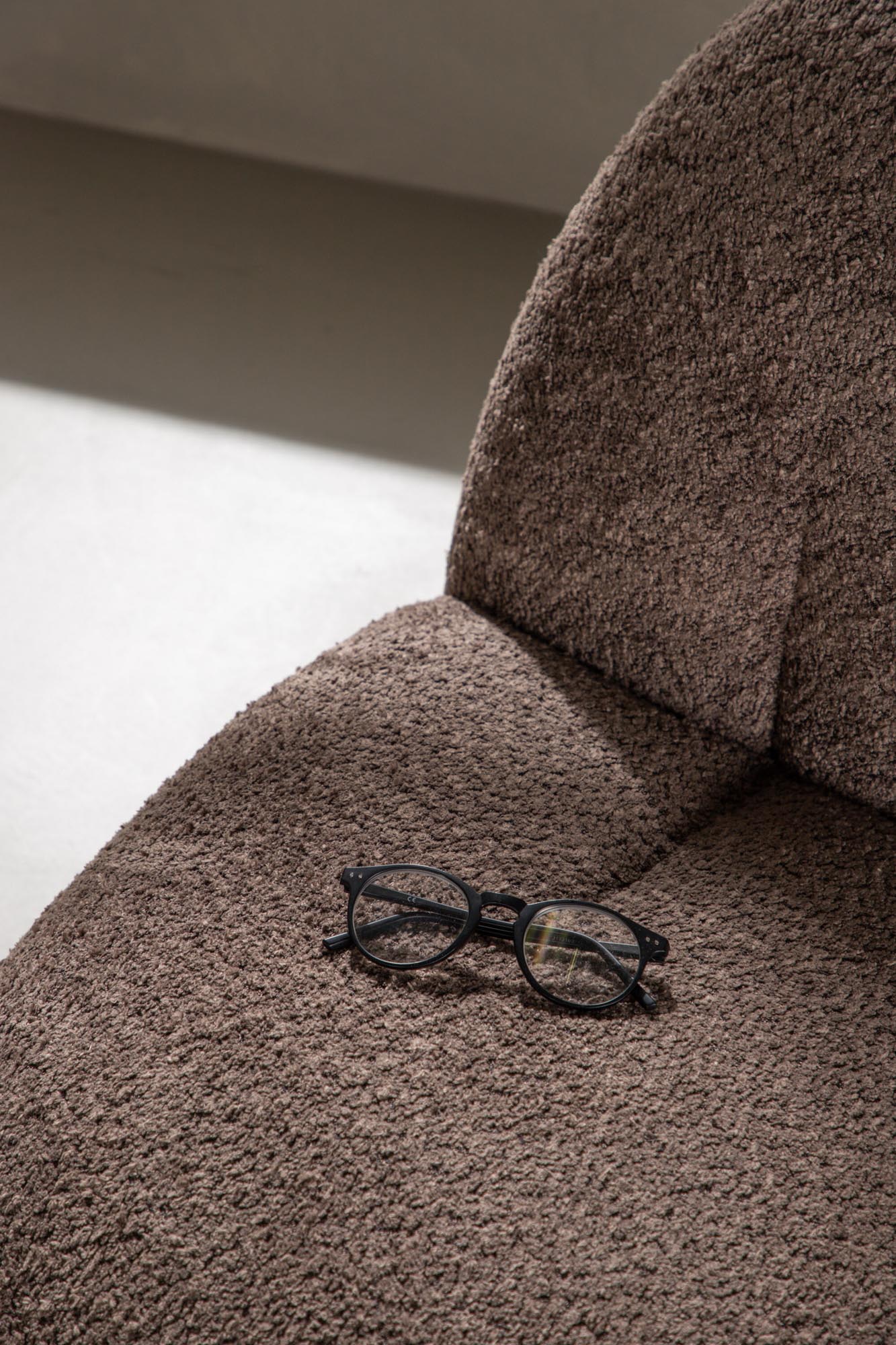 Omaha Sessel in Braun präsentiert im Onlineshop von KAQTU Design AG. Sessel ist von Venture Home