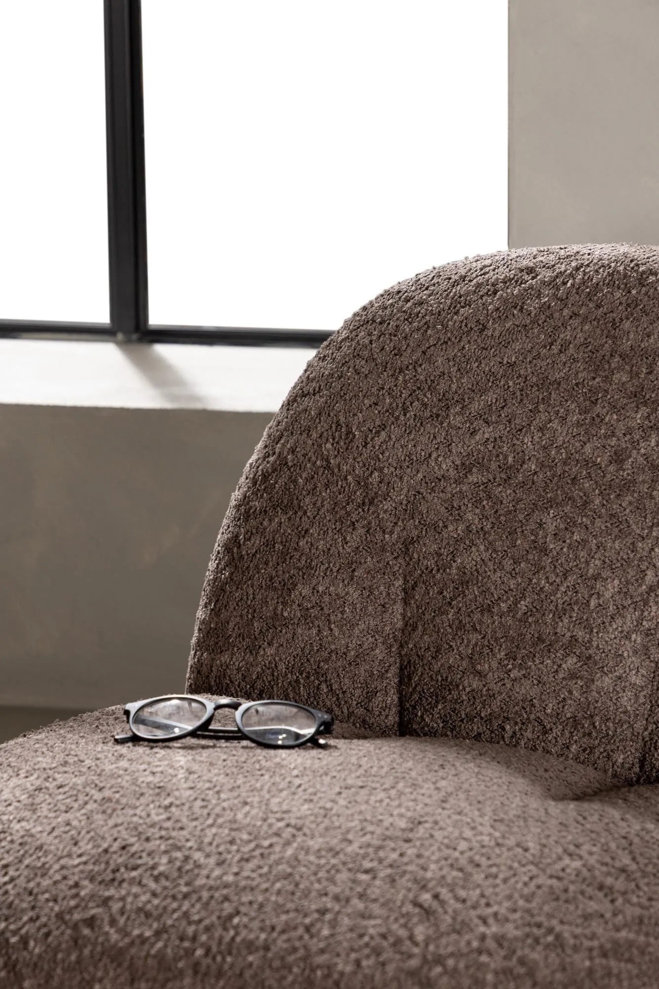 Omaha Sessel in Braun präsentiert im Onlineshop von KAQTU Design AG. Sessel ist von Venture Home