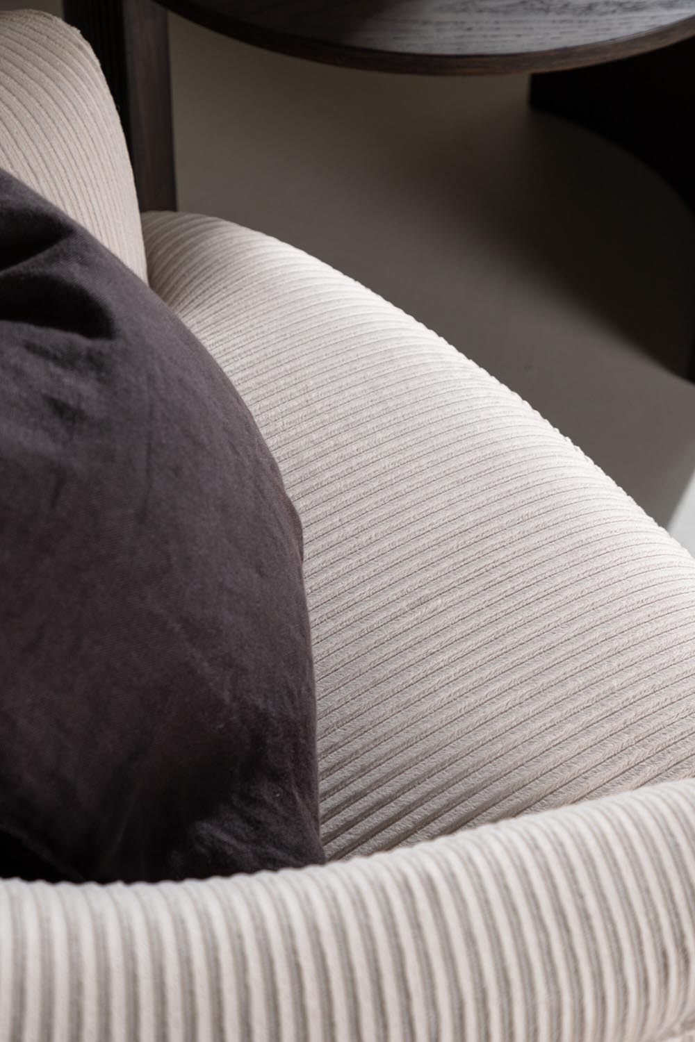 Derry Sessel in Beige präsentiert im Onlineshop von KAQTU Design AG. Sessel mit Armlehnen ist von Venture Home