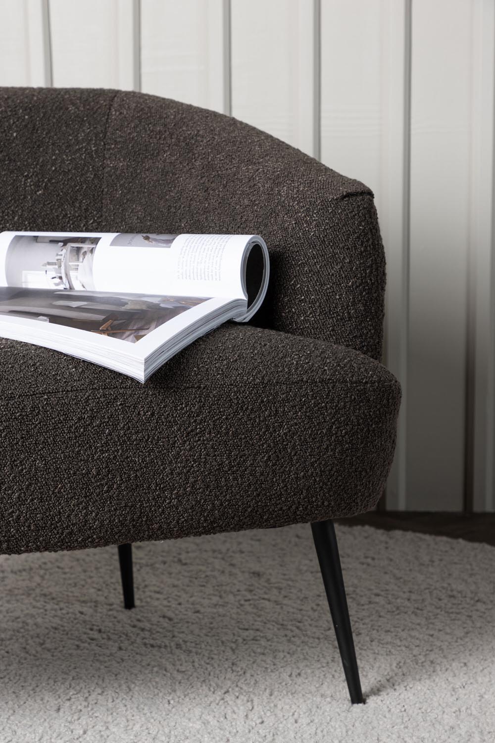 Derry Sessel in Dunkelgrau präsentiert im Onlineshop von KAQTU Design AG. Sessel mit Armlehnen ist von Venture Home