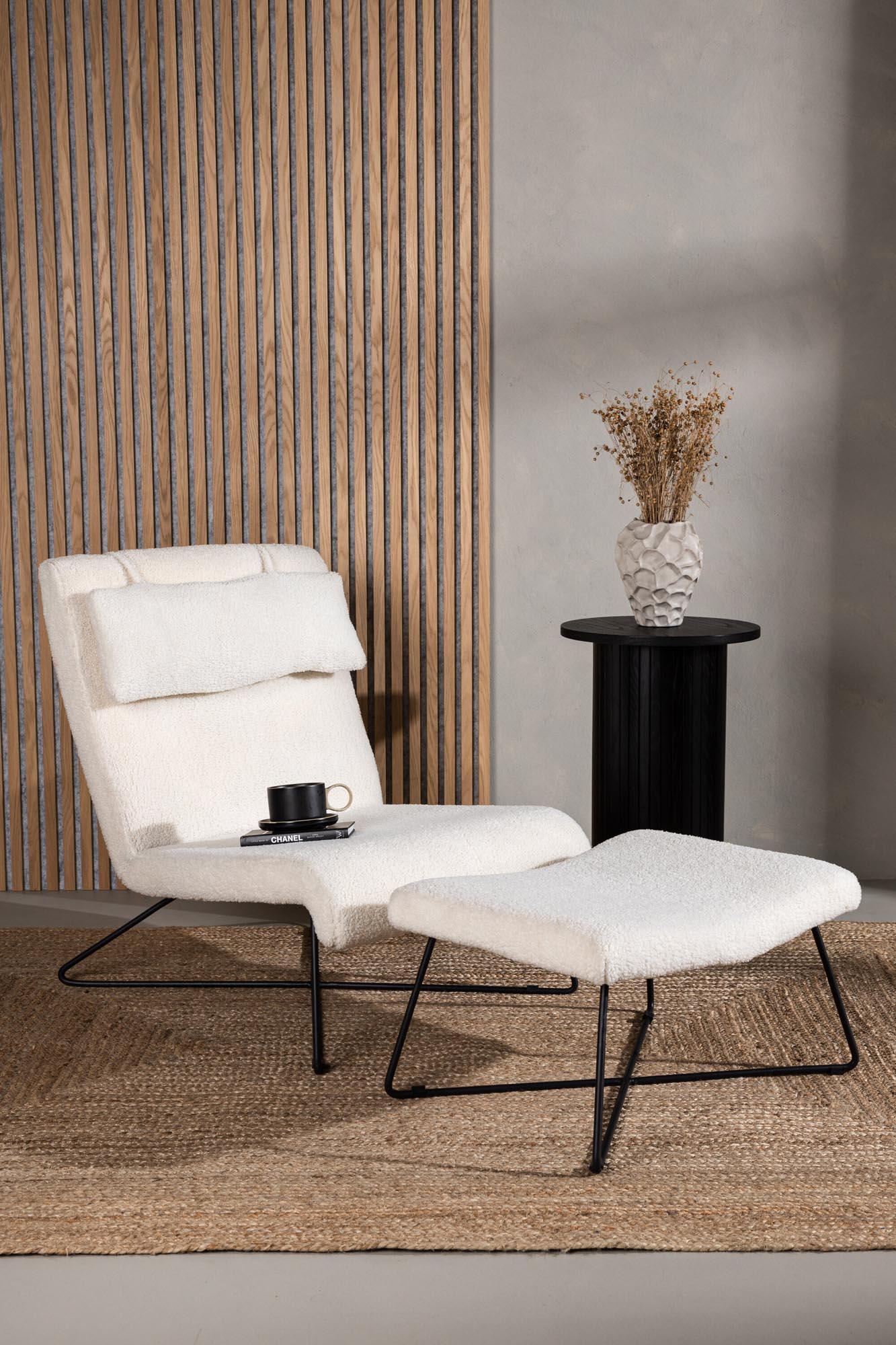 Stilvoller Laconia Sessel von Venture Home: Hochwertige Verarbeitung, elegantes Design, optimaler Komfort mit Nackenkissen und robuster Stahlkonstruktion.