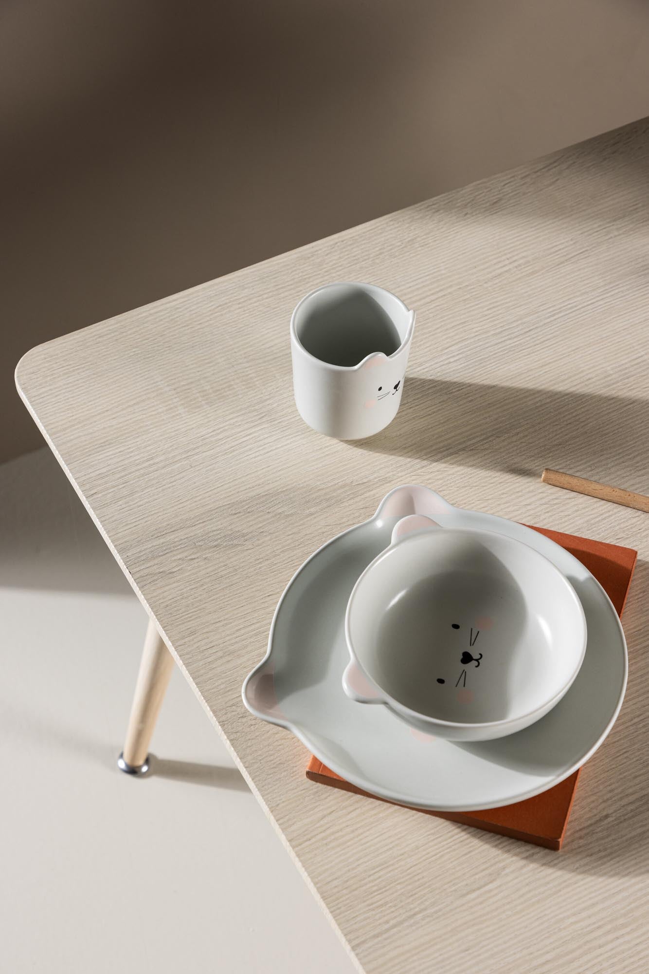 Polar Kindertisch von Venture Home: Perfekt für kreative Abenteuer.