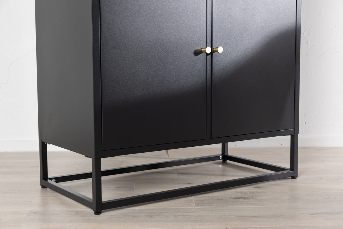Will Kabinett in Schwarz präsentiert im Onlineshop von KAQTU Design AG. Cabinet ist von Venture Home