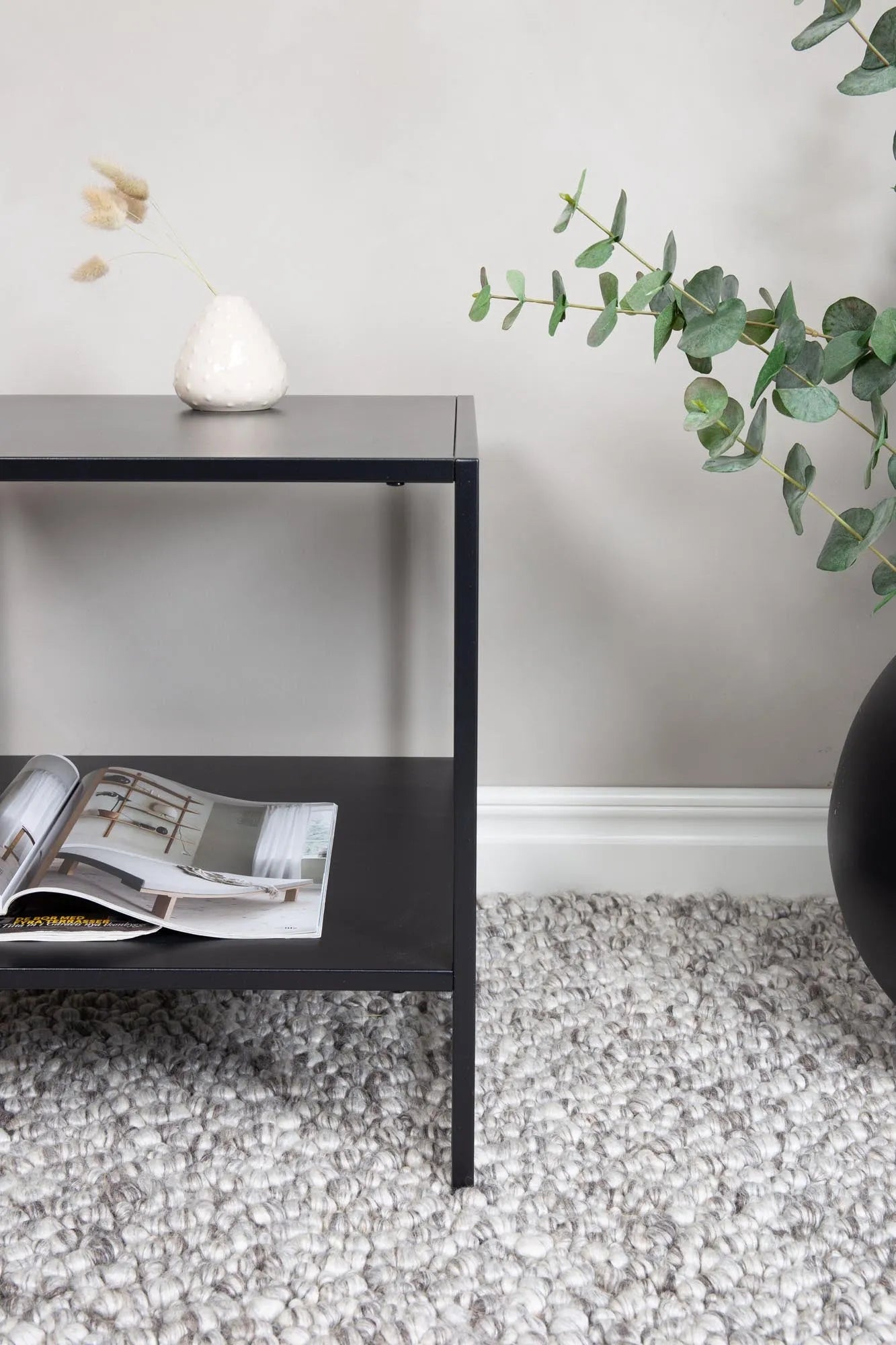Moderner Staal Beistelltisch von Venture Home für zeitlose Eleganz.