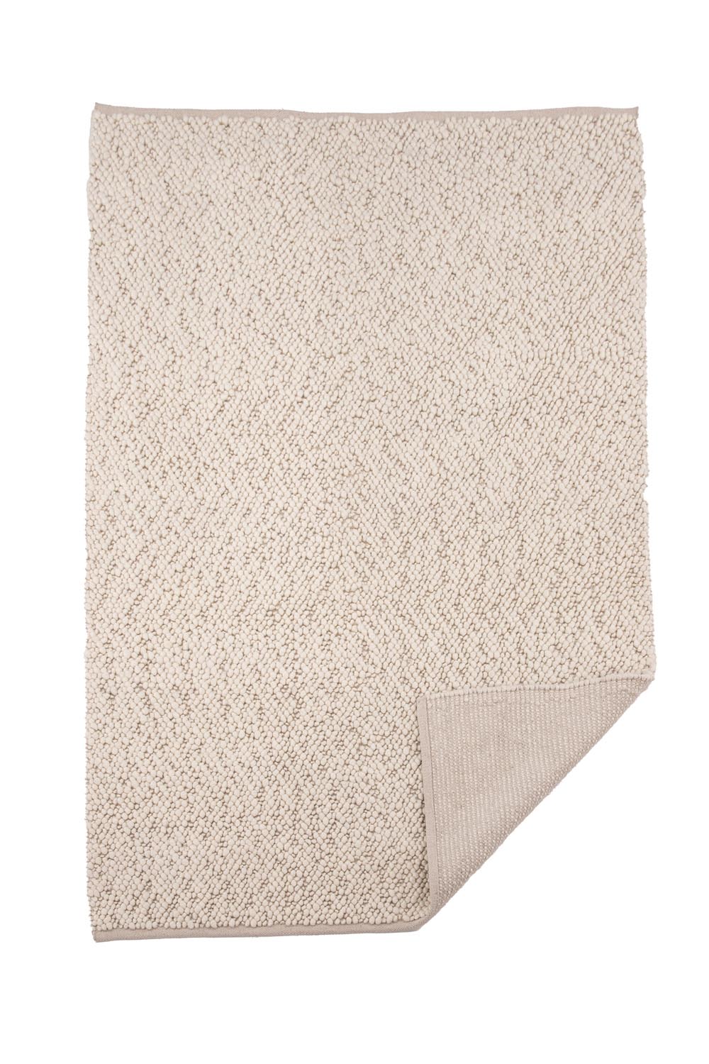 Jajru Teppich in Weiss präsentiert im Onlineshop von KAQTU Design AG. Teppich ist von Venture Home