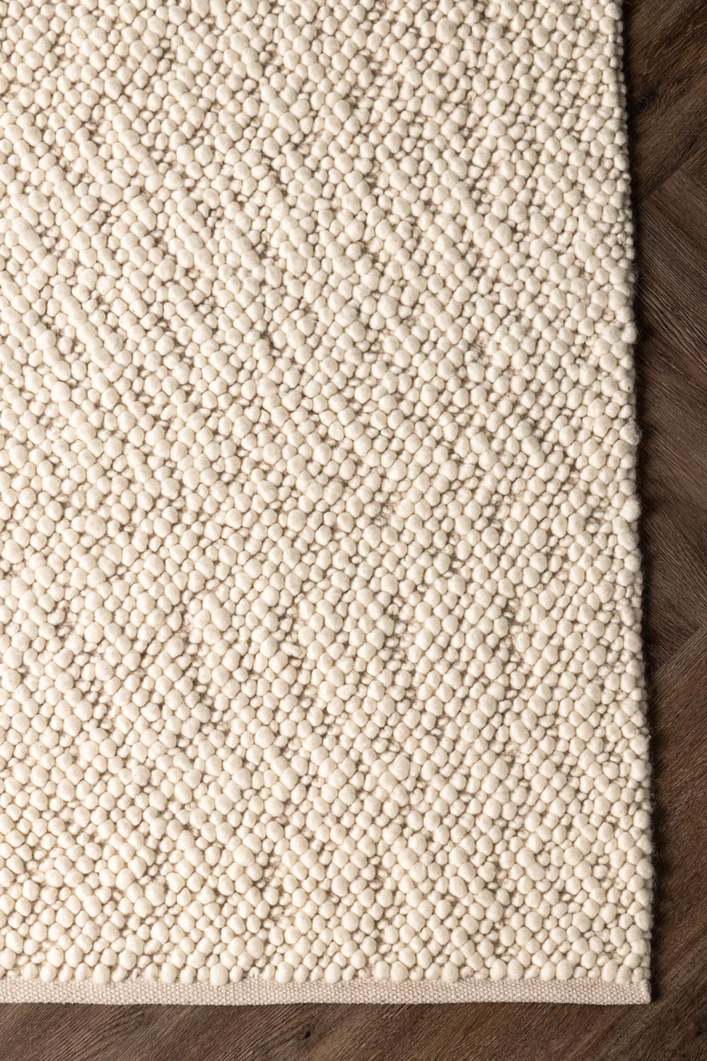 Jajru Teppich in Weiss präsentiert im Onlineshop von KAQTU Design AG. Teppich ist von Venture Home