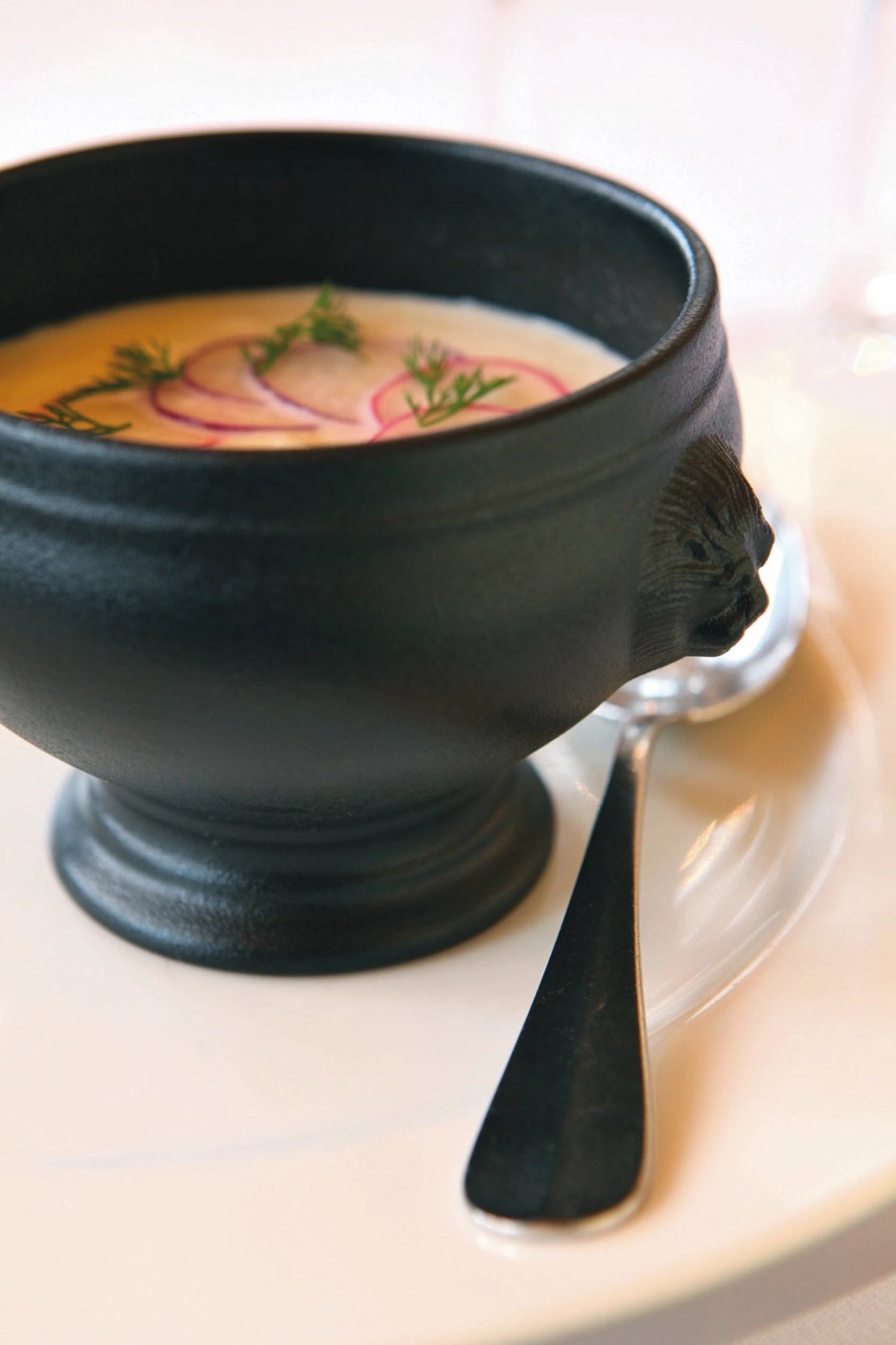 Elegante Suppenschüssel mit Löwenkopf-Design von Revol, Ø 11cm, 35cl, ideal für stilvolle Suppenpräsentationen und besondere Anlässe.
