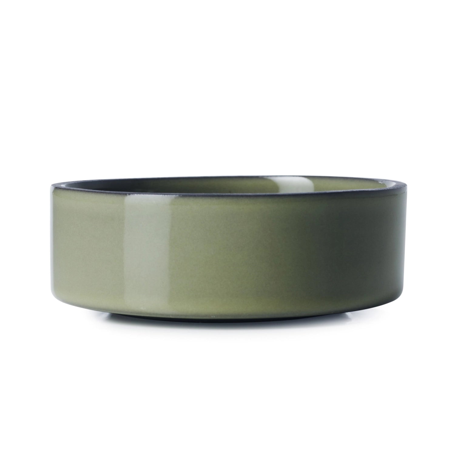 Klein und stilvoll: Das 8 cm Schälchen in Kardamom von Revol eignet sich perfekt für Desserts, Dips oder als dekoratives Element auf jedem Tisch.
