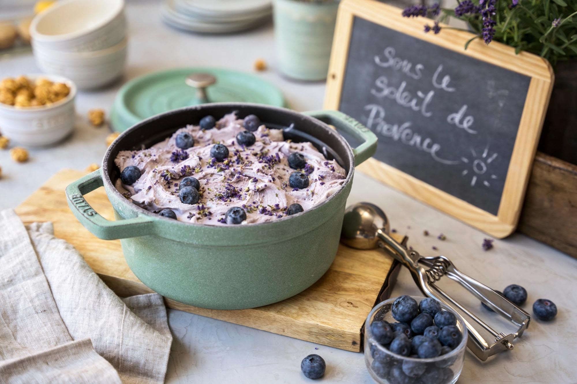 Staub Cocotte 24 cm, Salbei: Gusseisen-Topf für köstliche Eintöpfe.