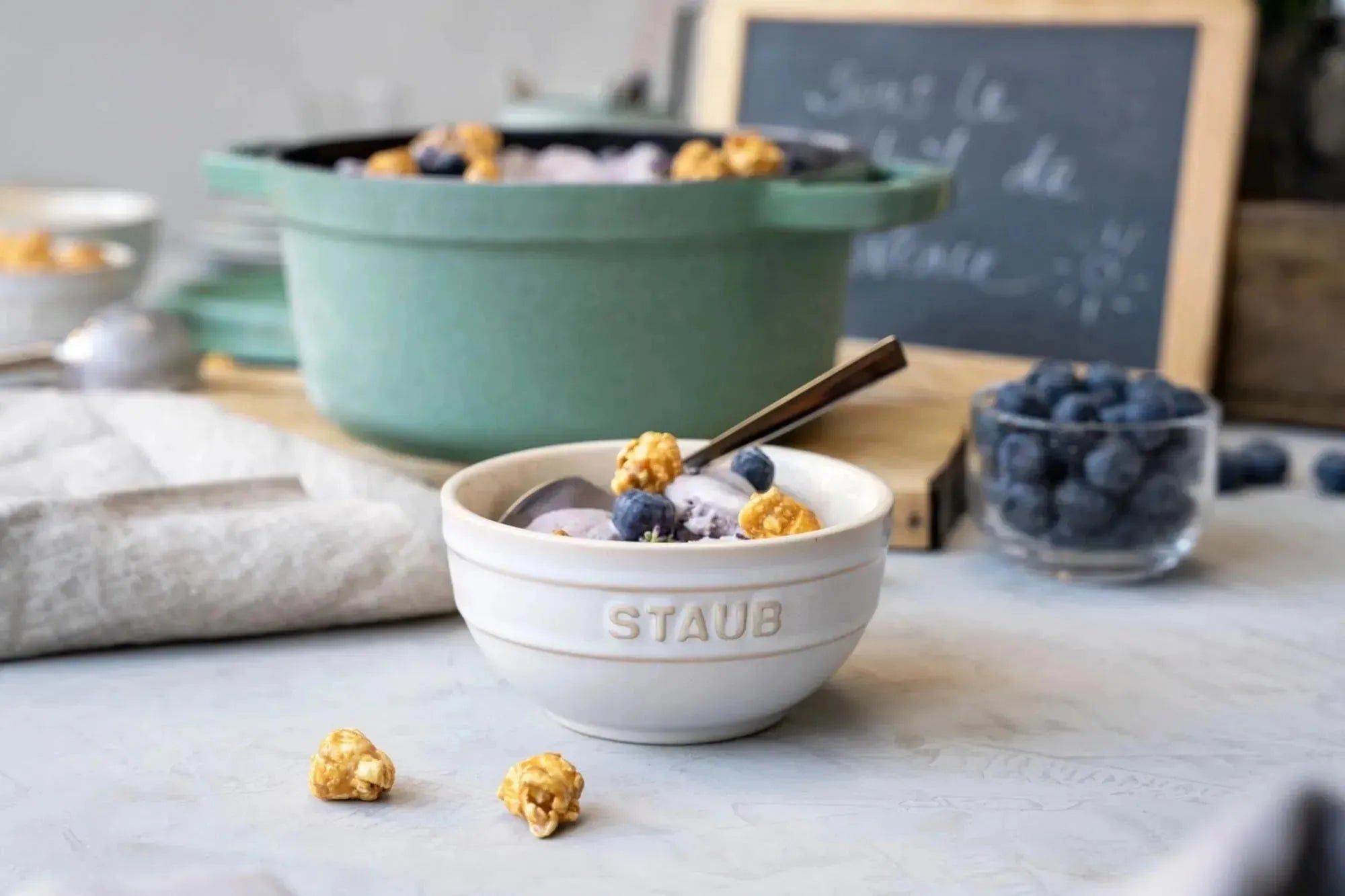 Staub Cocotte 20 cm, Salbei: Gusseisen-Topf für köstliche Gerichte.