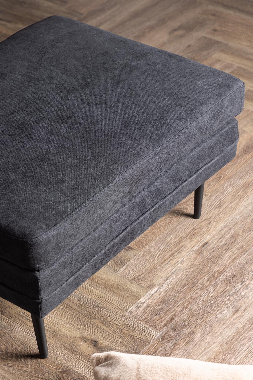 Boom Ottoman in Schwarz präsentiert im Onlineshop von KAQTU Design AG. Ottoman ist von Venture Home
