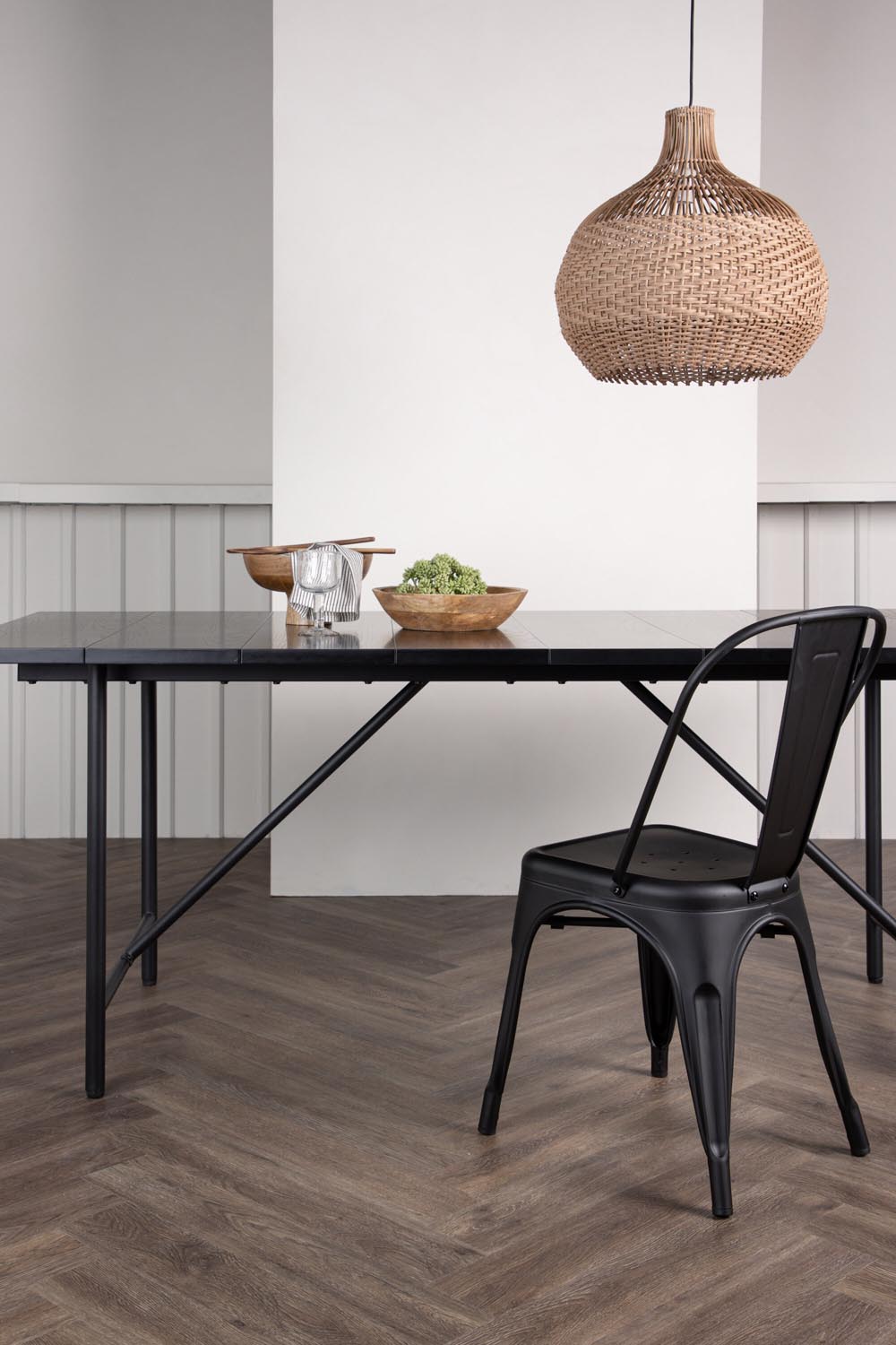 Astrid Tisch in Schwarz präsentiert im Onlineshop von KAQTU Design AG. Esstisch ist von Venture Home