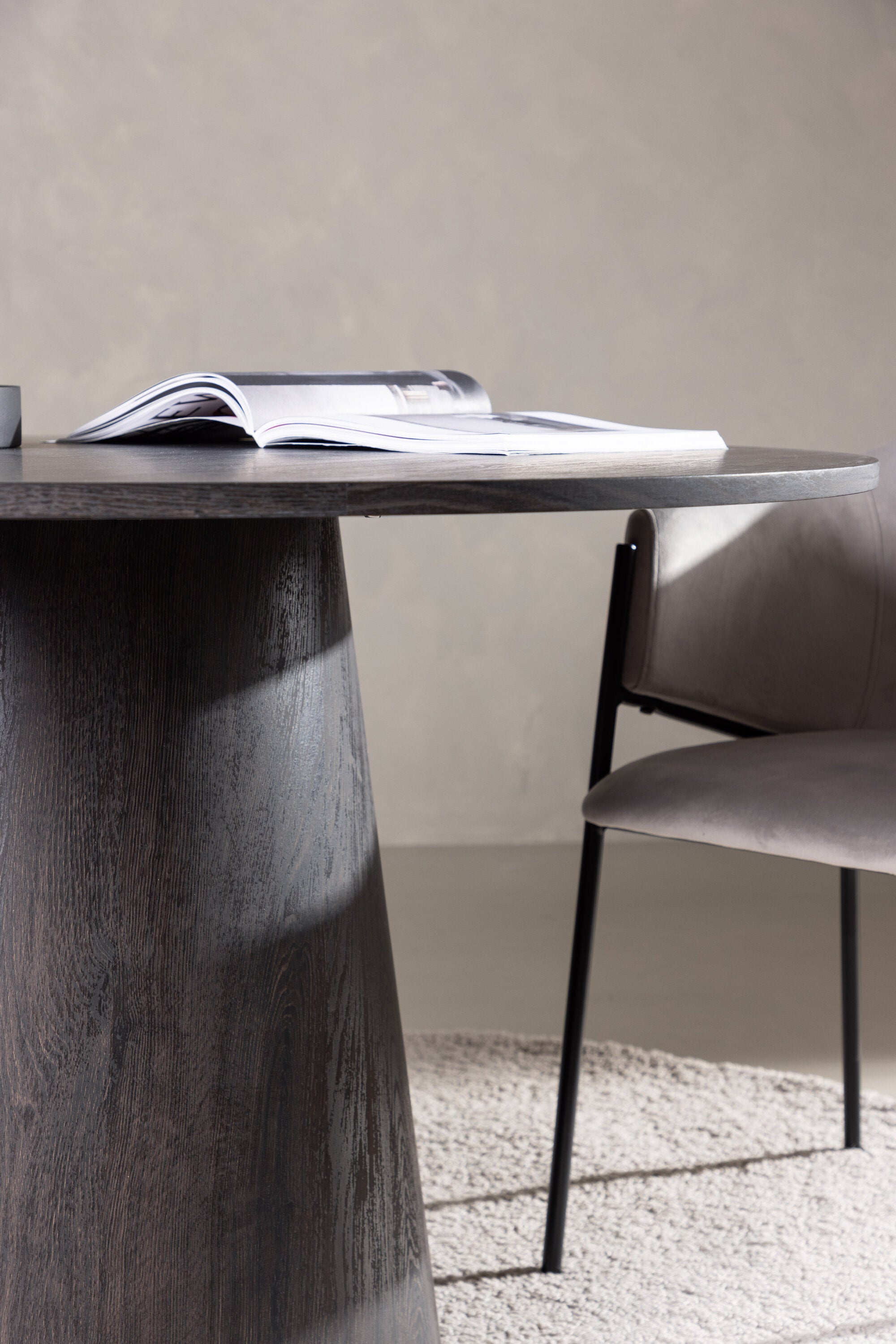 Lanzo Esstisch in Mokka präsentiert im Onlineshop von KAQTU Design AG. Esstisch ist von Venture Home